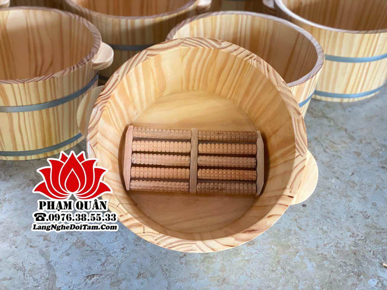 Chậu gỗ ngâm chân kèm bàn lăn gỗ( hàng đẹp)