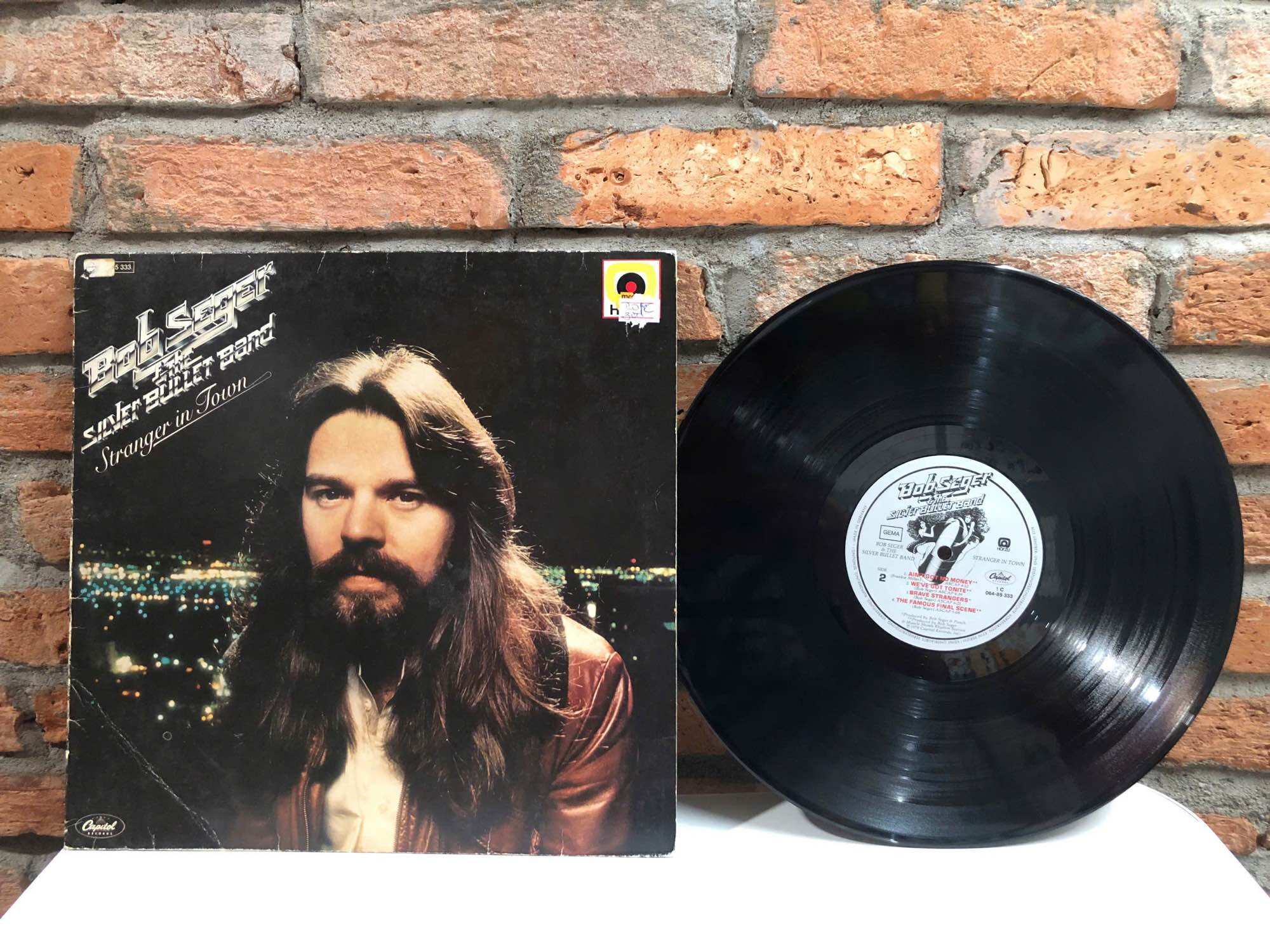 Đĩa than vinyl nhạc rock kinh điển : của Bob Seger & The Silver Bullet Band
✅Album:"Stranger in Town"