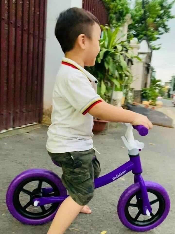 Xe chòi chân- thăng bằng cho bé