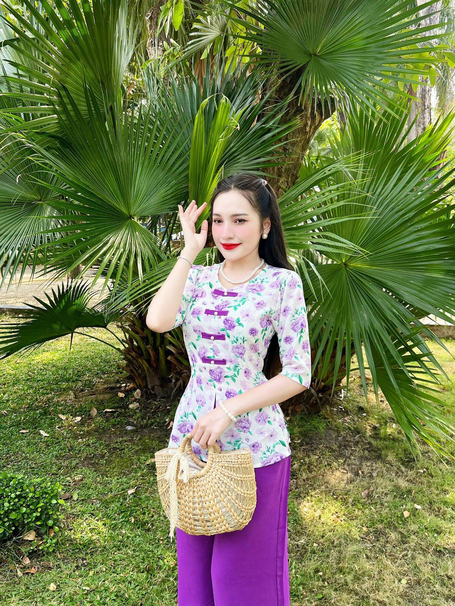 Bộ bà ba cổ tim tay lỡ nút vải