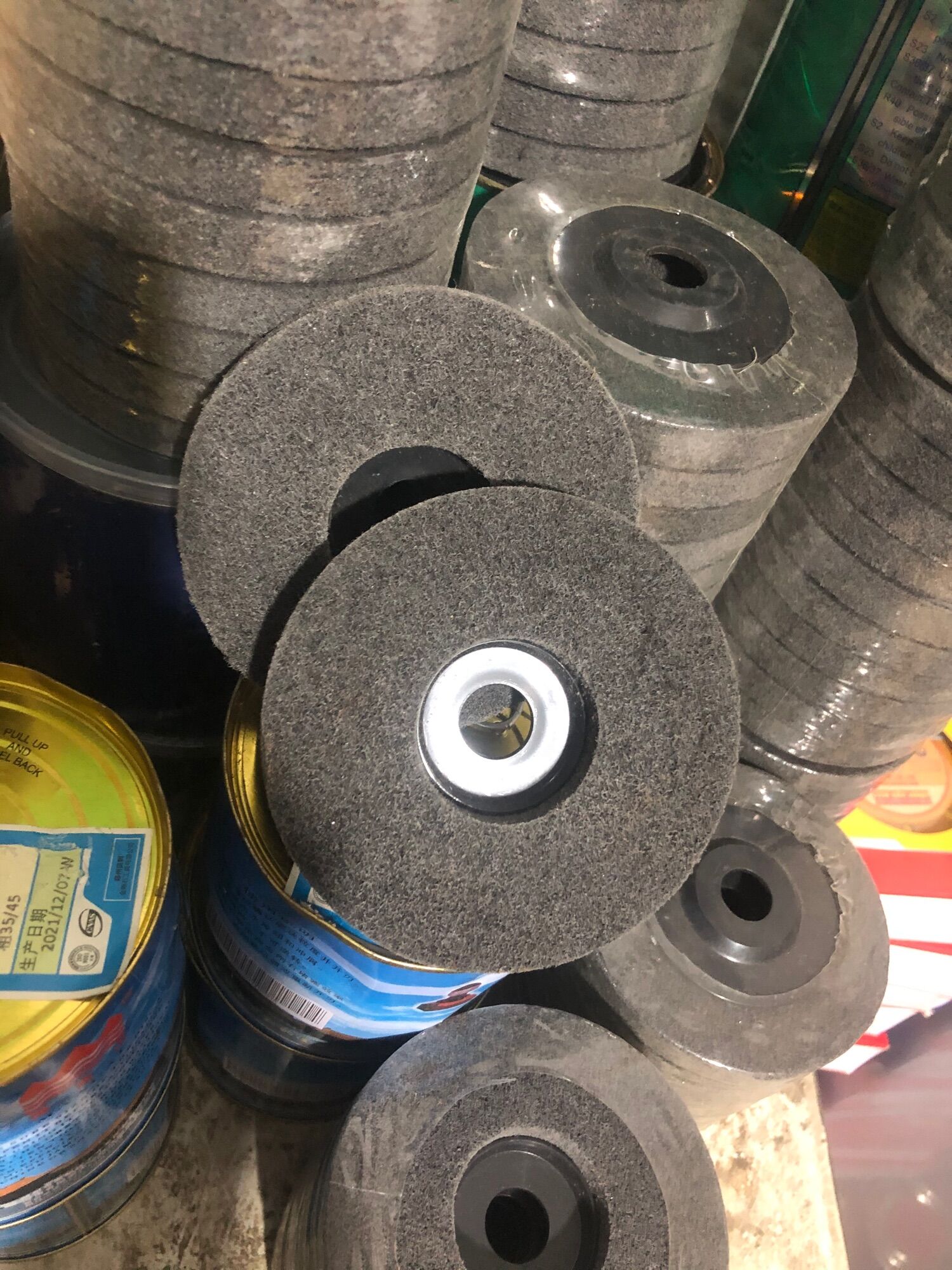 Nỉ xám đánh bóng đá
