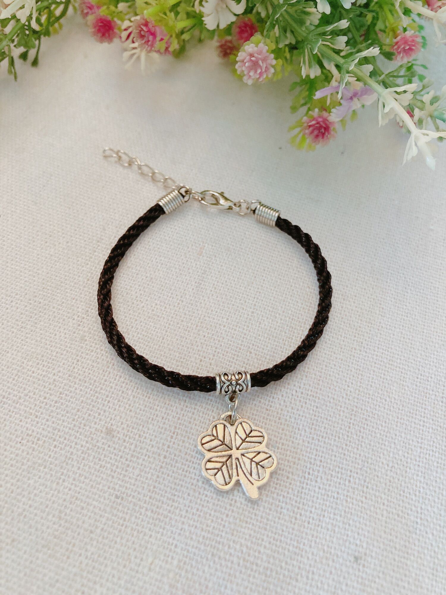 Vòng tay handmade cỏ 4 lá