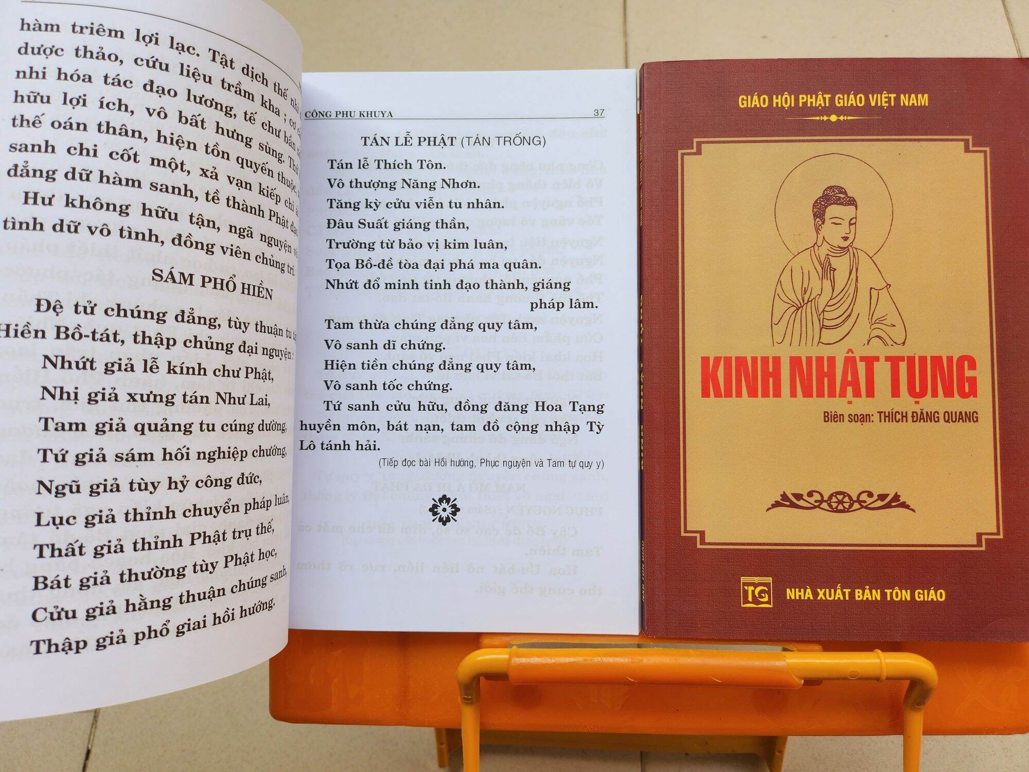 Kinh nhật tụng hình Phật Đăng Quang