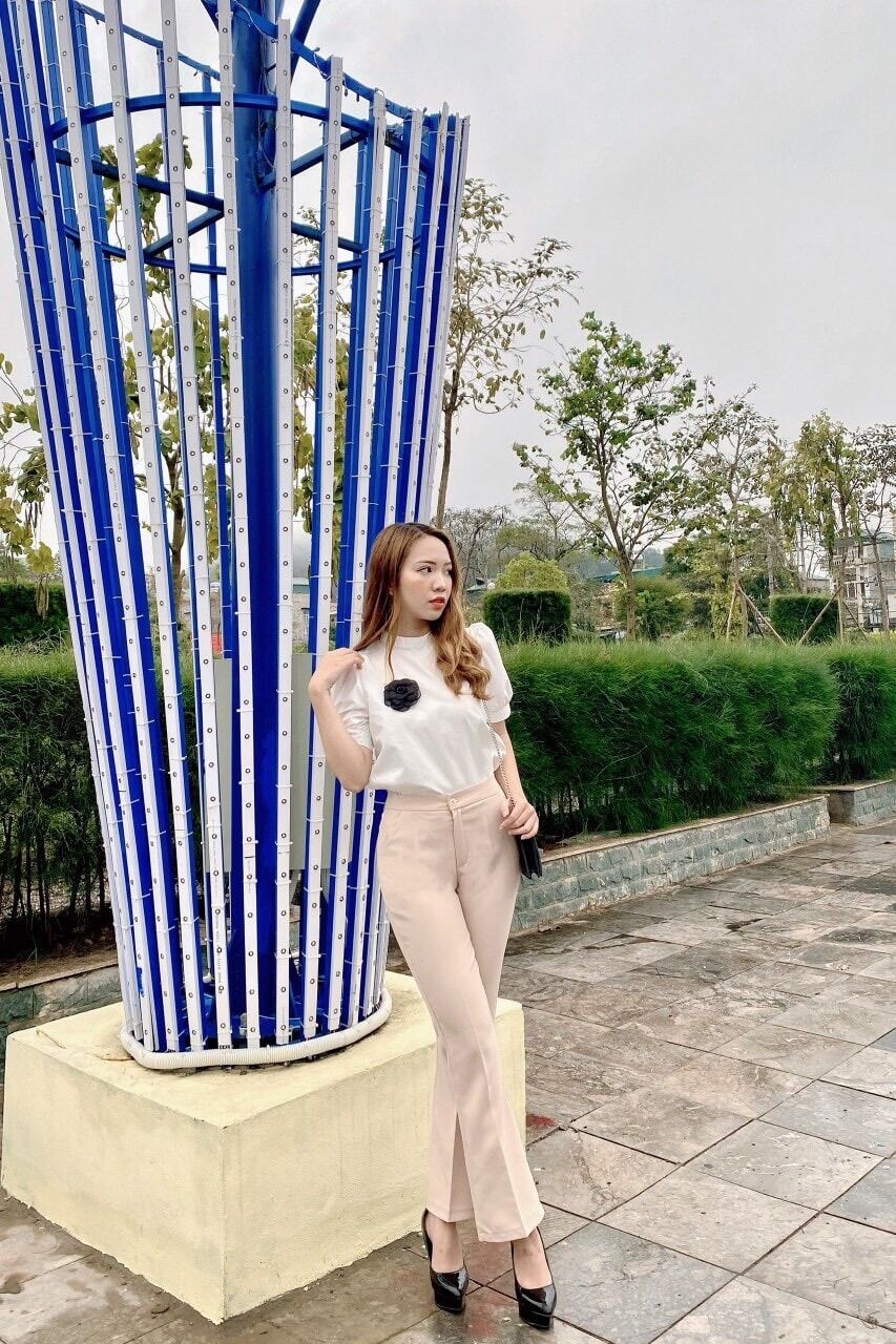 Quần Ống Loe Công Sở khoá trước màu đen kem cho nữ mã 2227