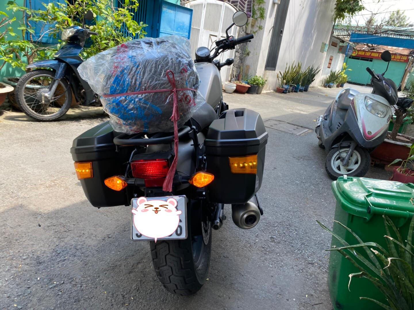 Thùng hông Givi E22NS lắp cho HONDA Rebel