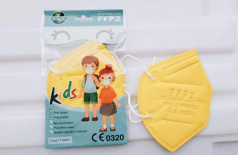 Khẩu trang N95 cho bé màu vàng set 10 cái