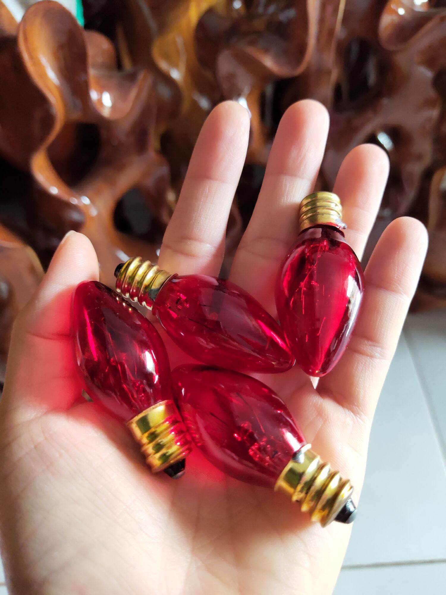 2 bóng đèn quả nhót