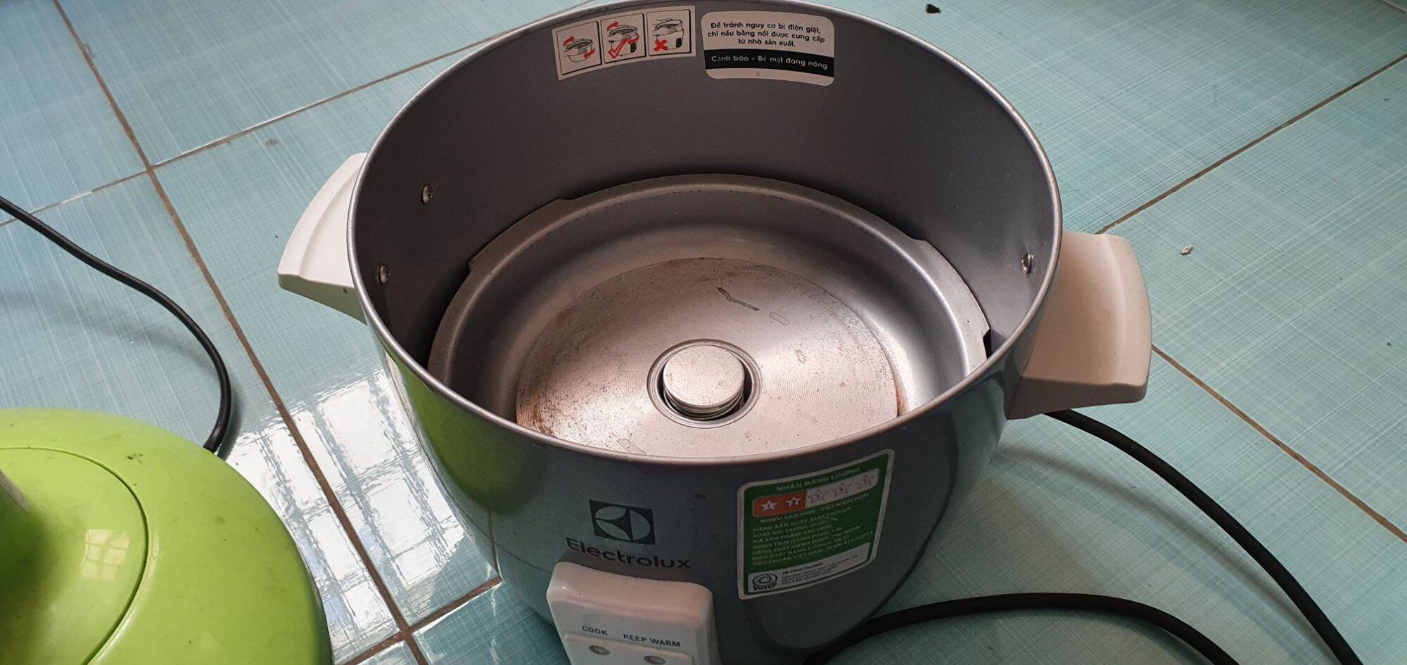 Nồi cơm nắp rời Electrolux ERC1800 - Cũ - Điện Máy Xanh