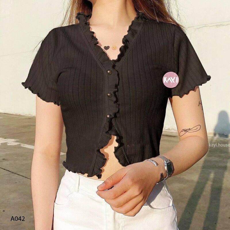 Áo Thun Gân Croptop  Viền Bèo 3 Nút