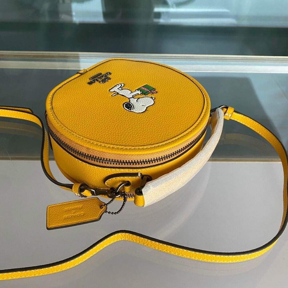 C0ACH Snoopy Present Motif da thật  sang chảnh