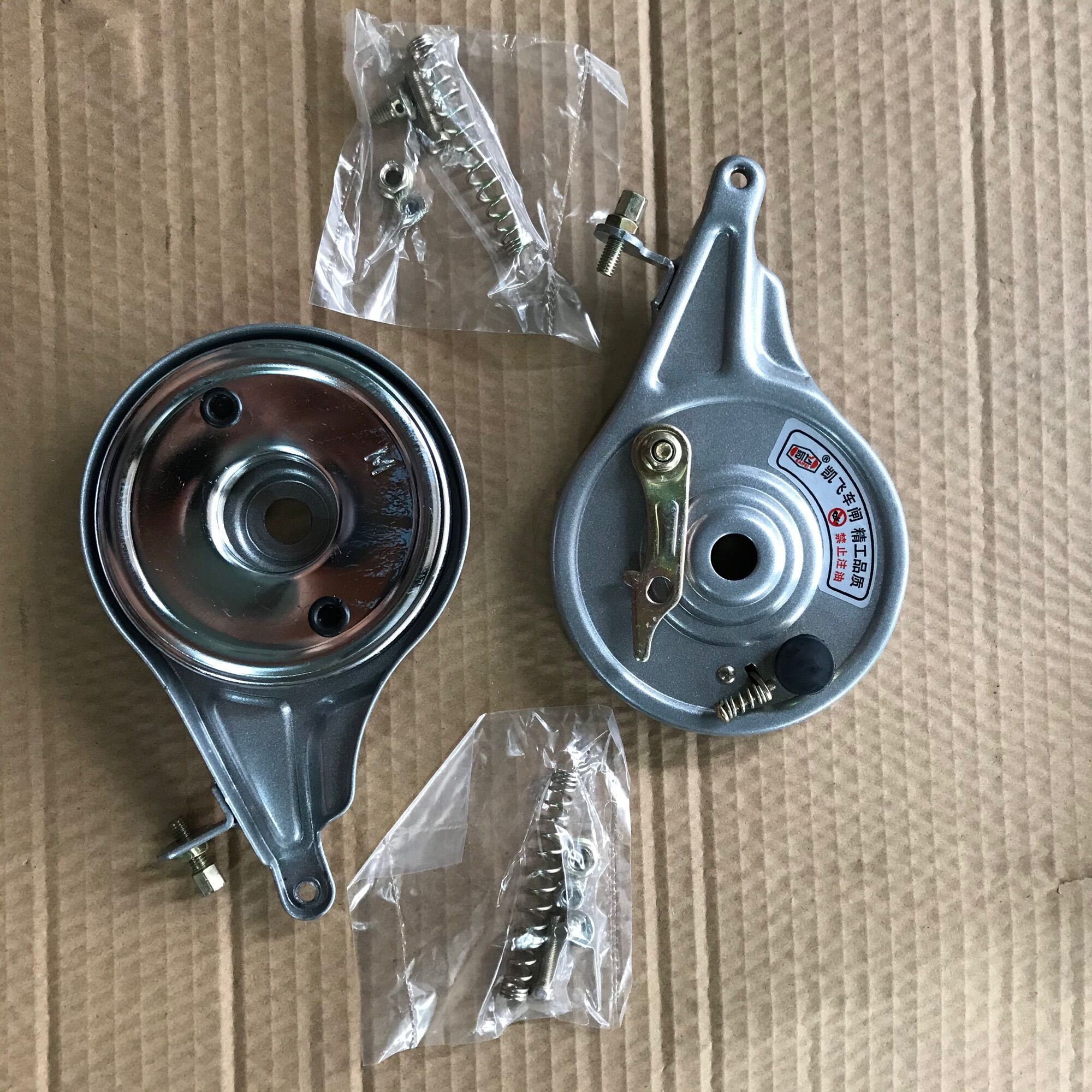 Bộ bát phanh sau xe đạp điện cả má phanh đủ bộ phi 90-100