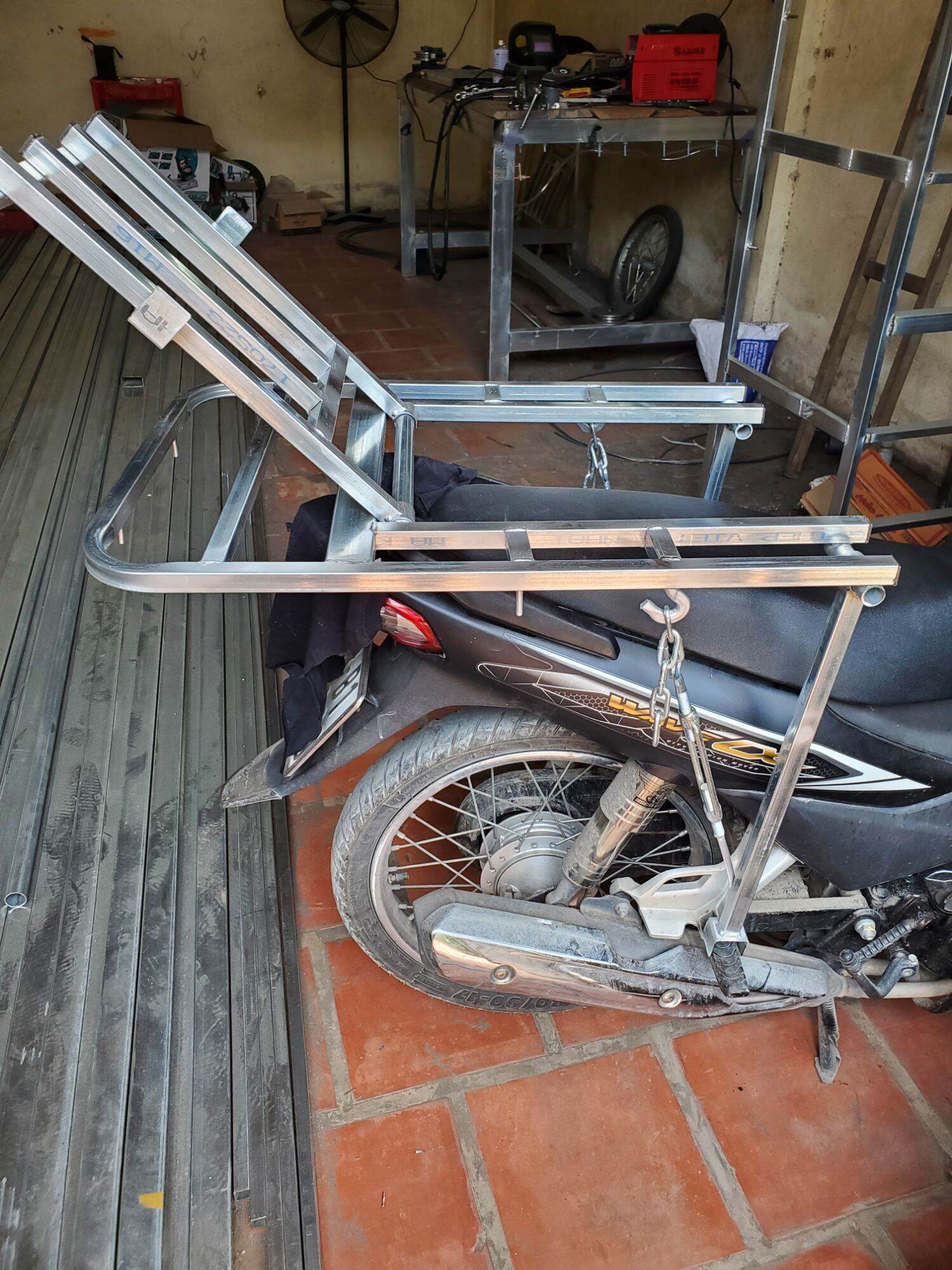 Baga chở hàng CÓ THỂ MỞ ĐỔ XĂNG (70x50) thép hộp mạ kẽm tải trọng 150 kg có thanh chống trôi hàng giá chở hàng đa năng giá đỡ hành lý