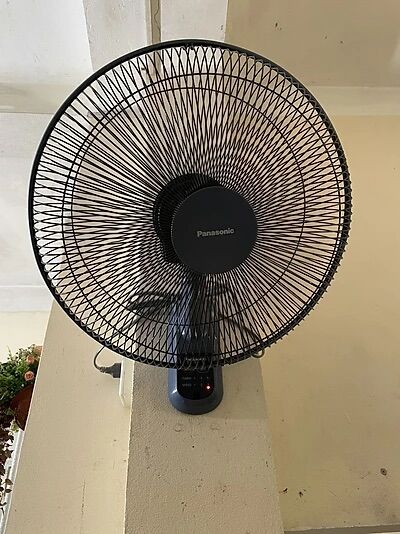 Quạt treo tường Panasonic F-409M (có điều khiển)