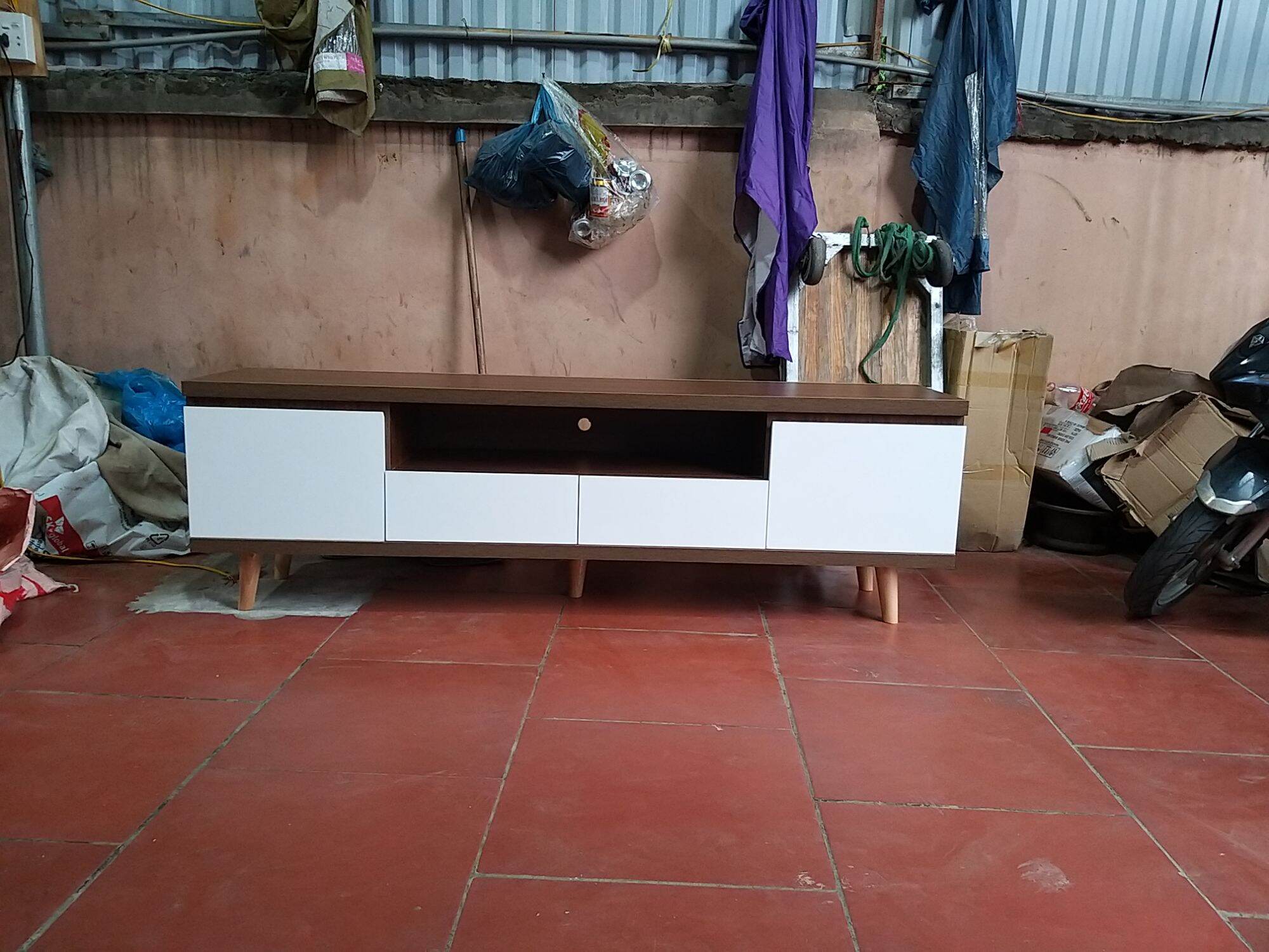 KỆ TI VI 1M6