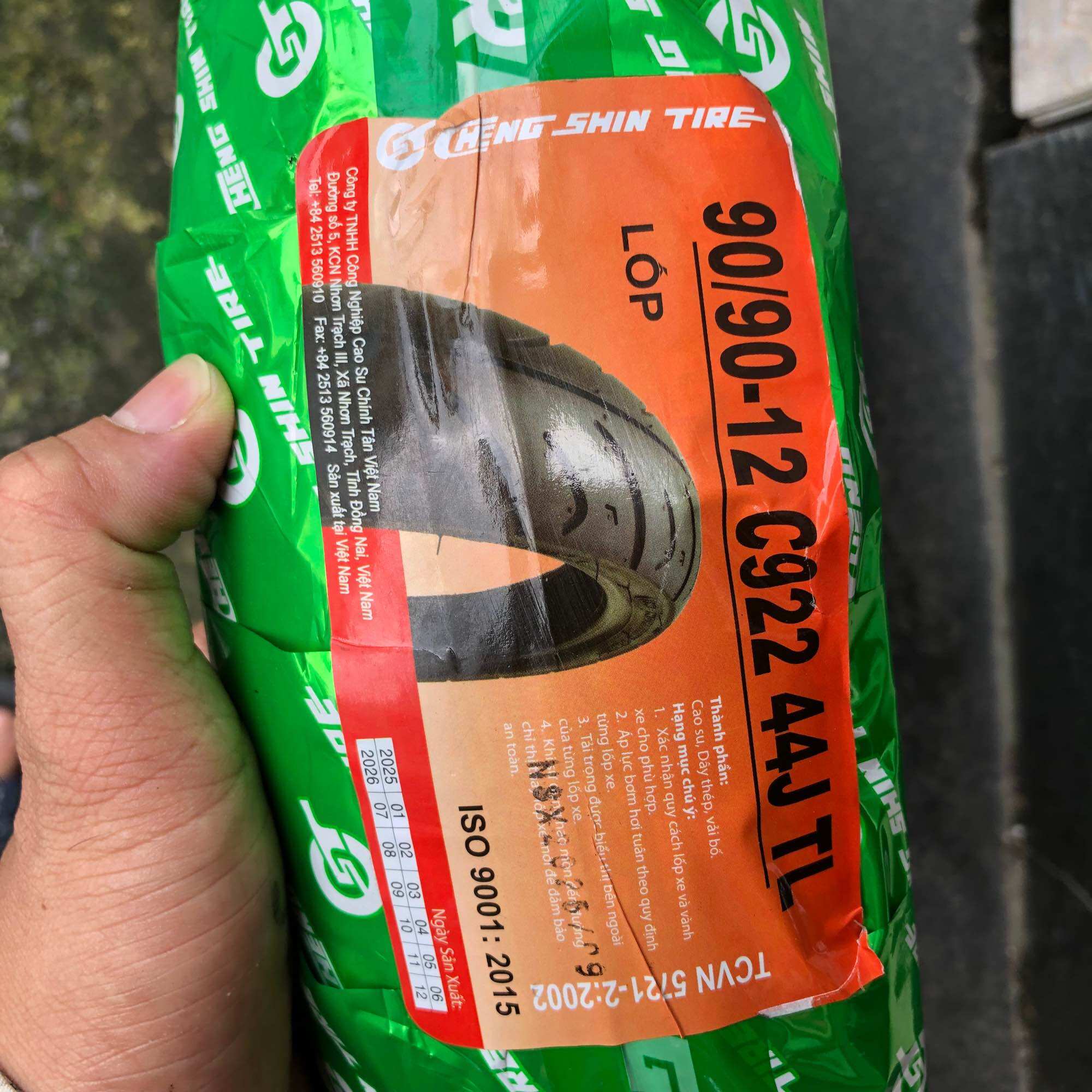 Vỏ CHENG SHIN sử dụng Vỏ trước xe SCR 90/90-12 TL ( không ruột )