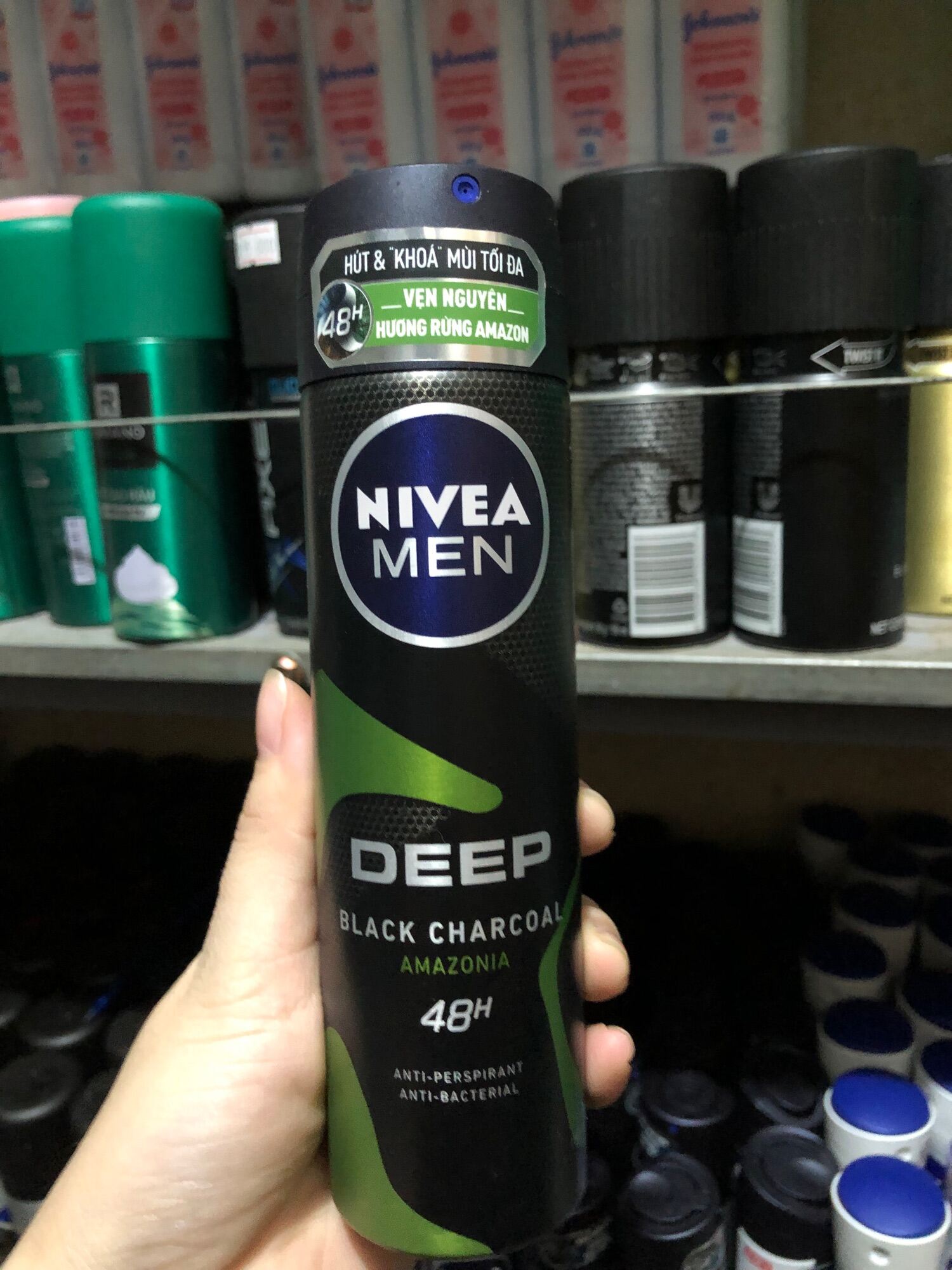 Xịt ngăn mùi xịt khử mùi Nivea men deep xanh lá 150ml