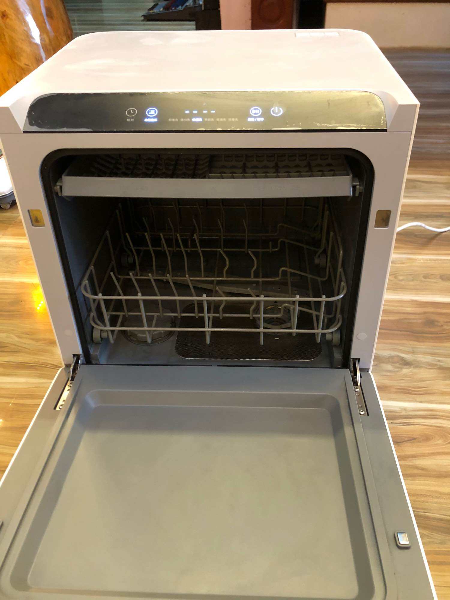 Máy rửa bát Xiaomi VDW0401m. 