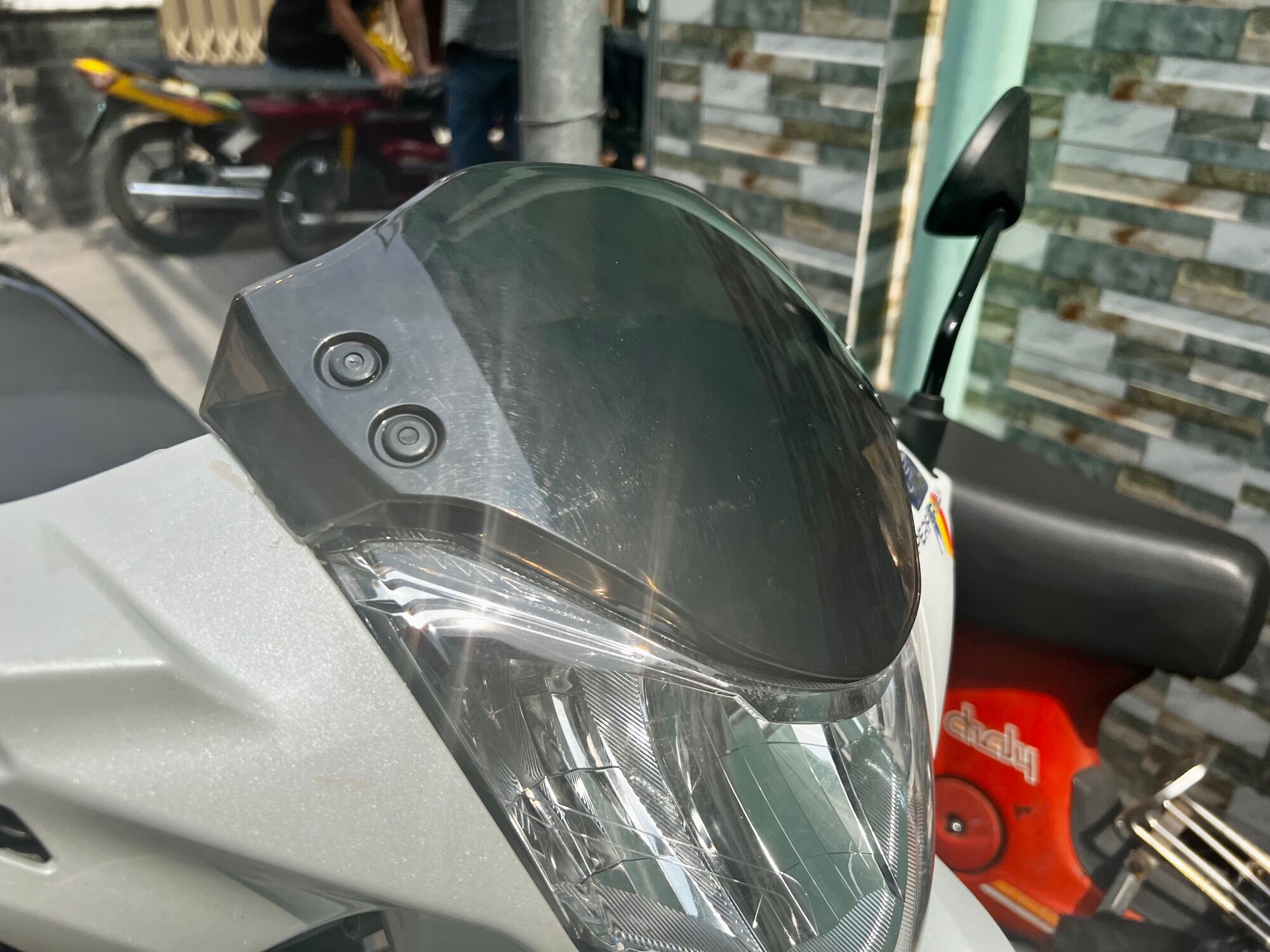 Mão Chắn Gió Ốp Đầu Future Led 125 Đẹp Cao Cấp