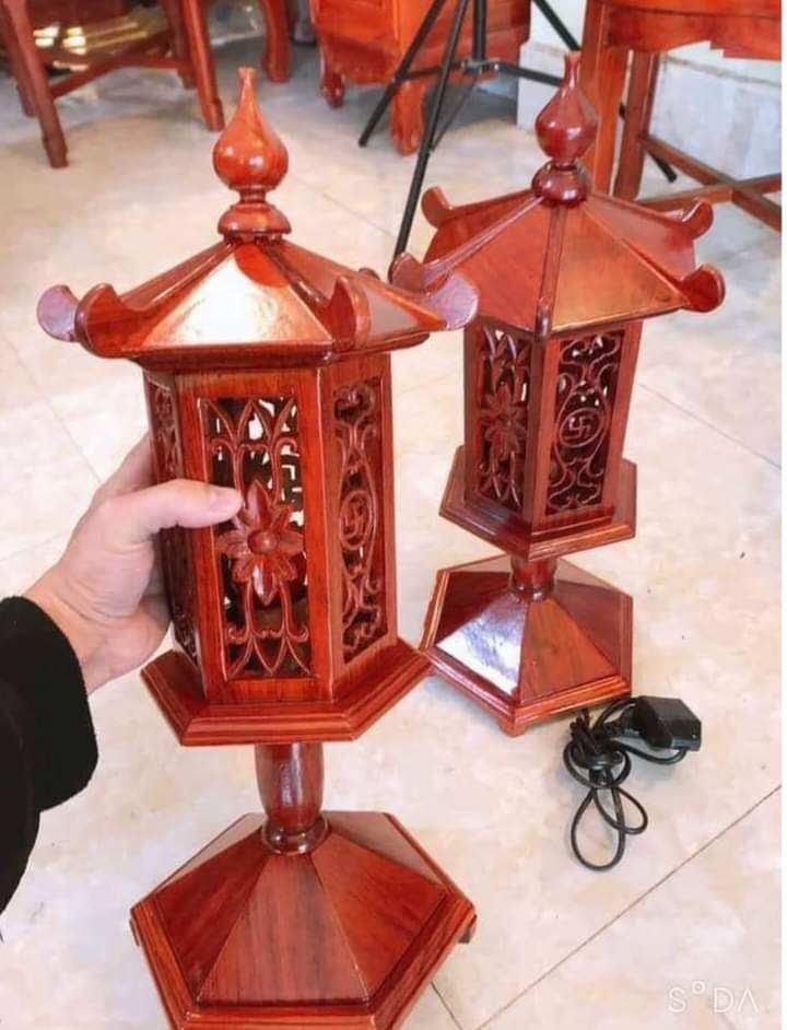 Đèn thờ lục lăng mái chùa gỗ hương