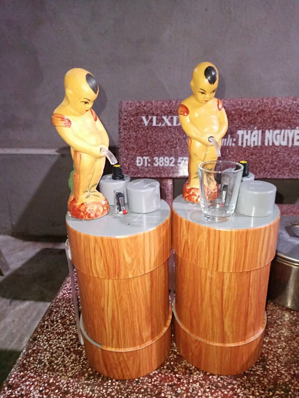 BÌNH RÓT RƯỢU. TỰ ĐỘNG ĐỒNG TỬ