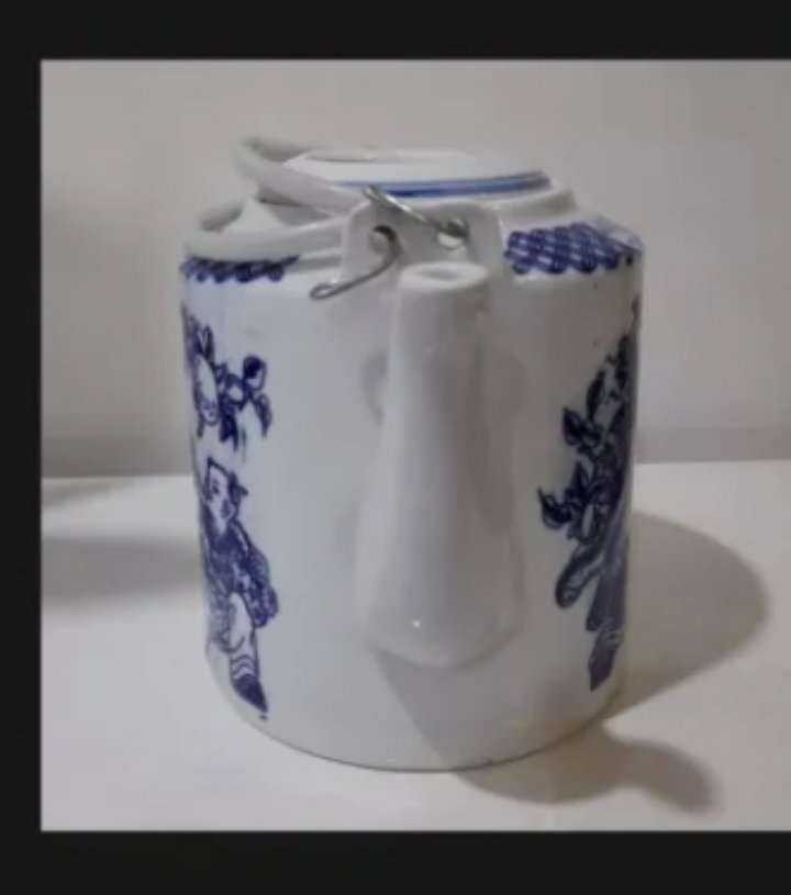 bình trà bằng sứ