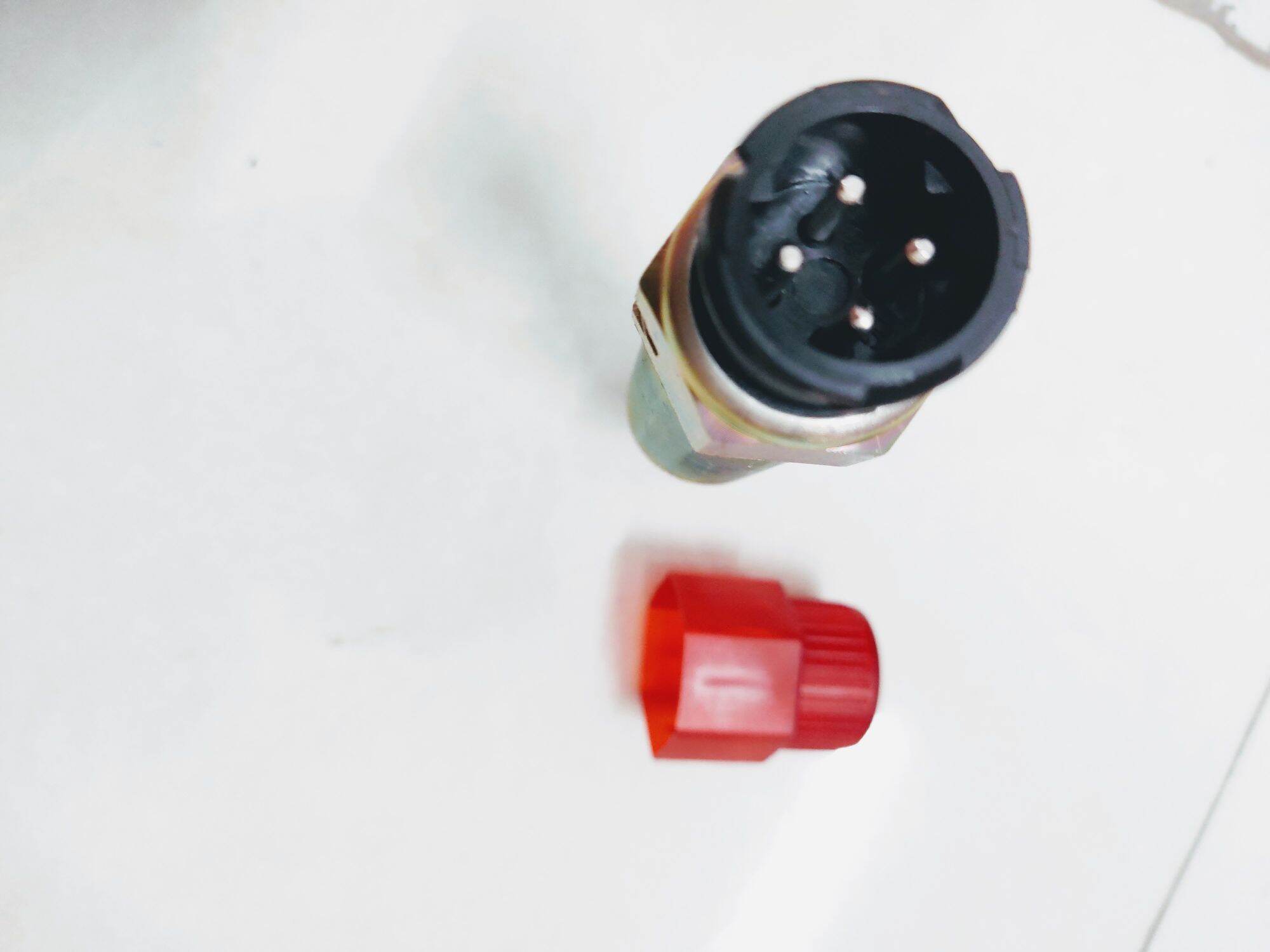 Cảm biến tốc độ Shacman (Cảm biến công tơ mét)