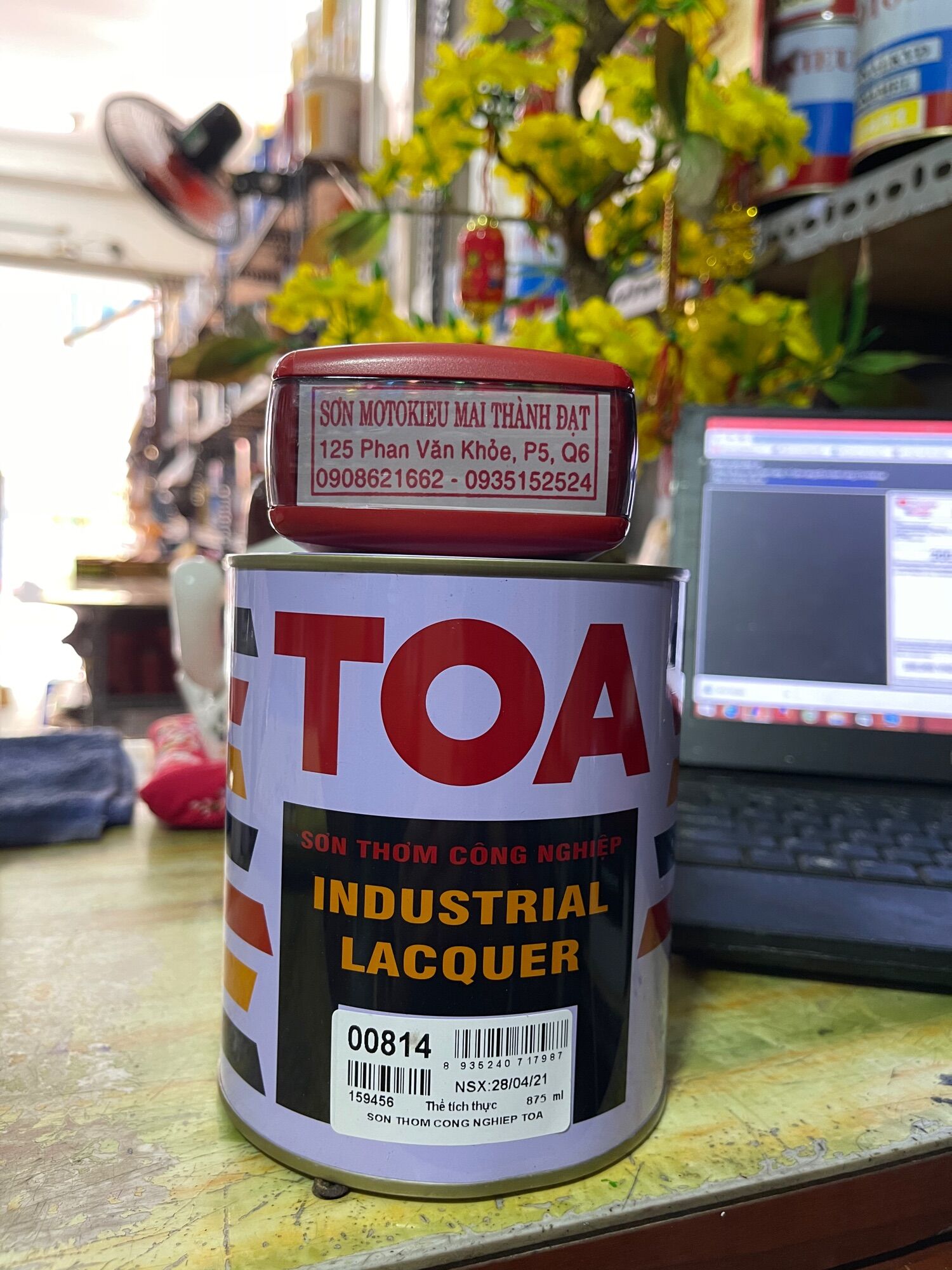 Sơn TOA 814 (đen bóng) Đóng lon 1kg. sơn oto-xe máy