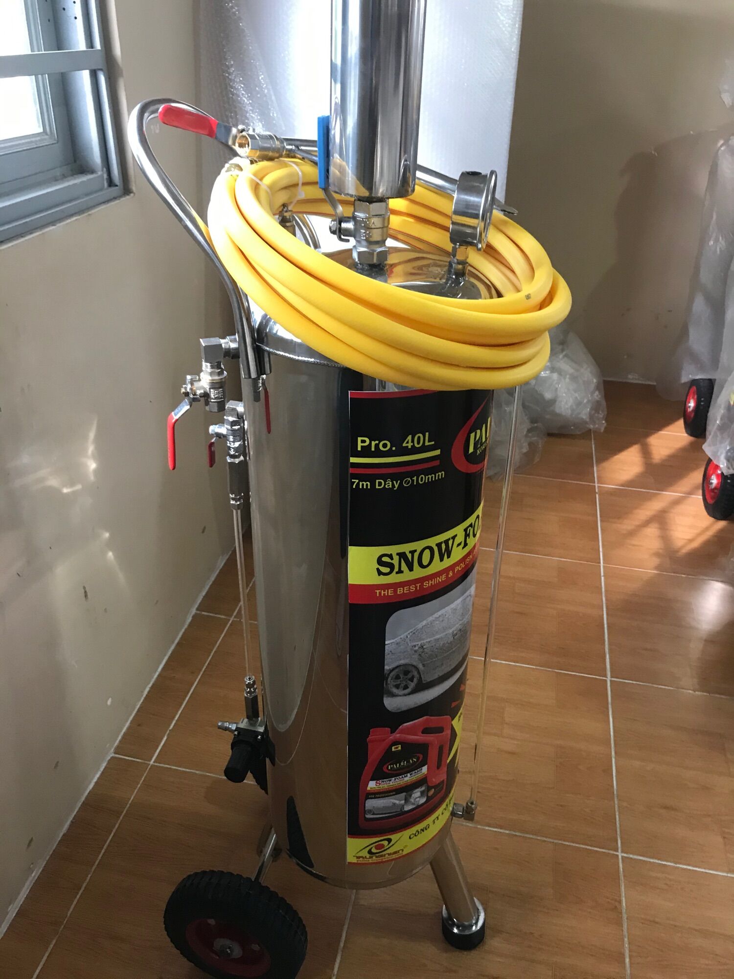 MÁY RỬA XE BỌT TUYẾT PALLAS 40 lít ( Tặng kèm 1 can bọt tuyết 6lit )