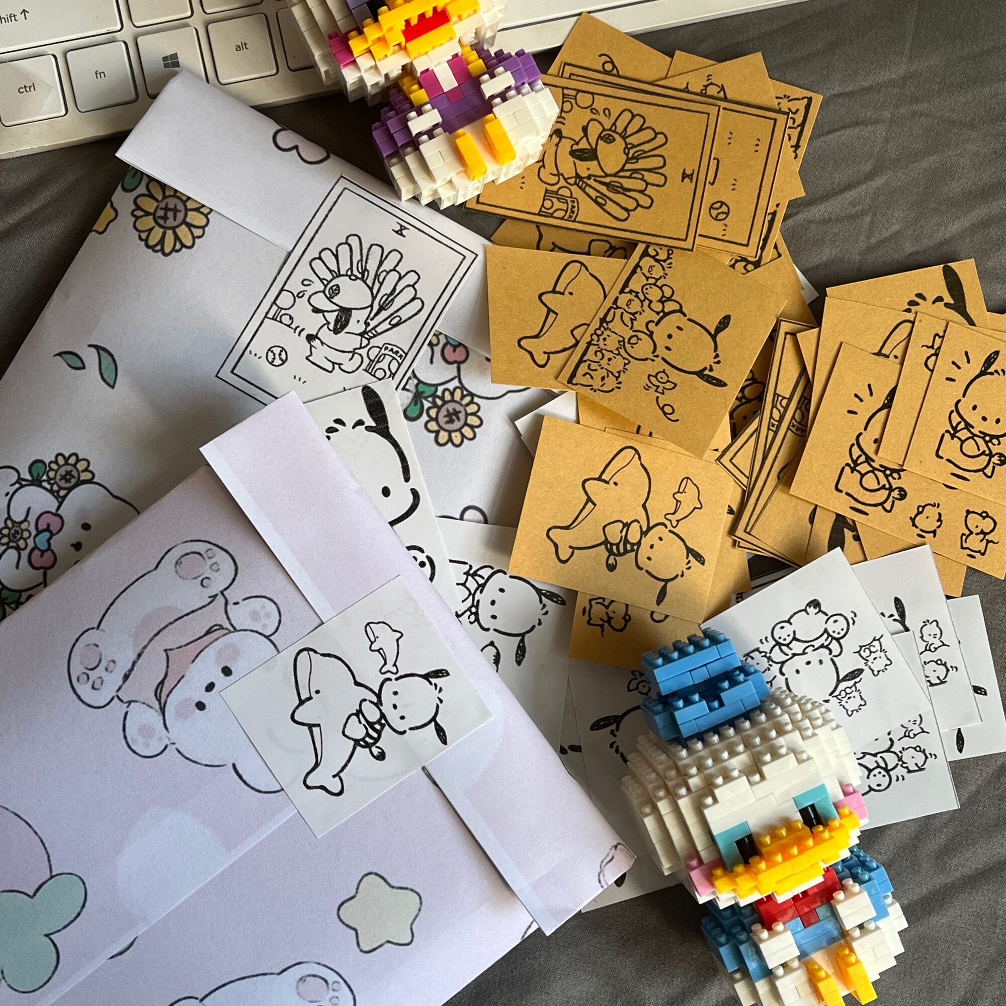 Set 35 miếng tem dán niêm phong gói hàng, gói quà hình pochaco