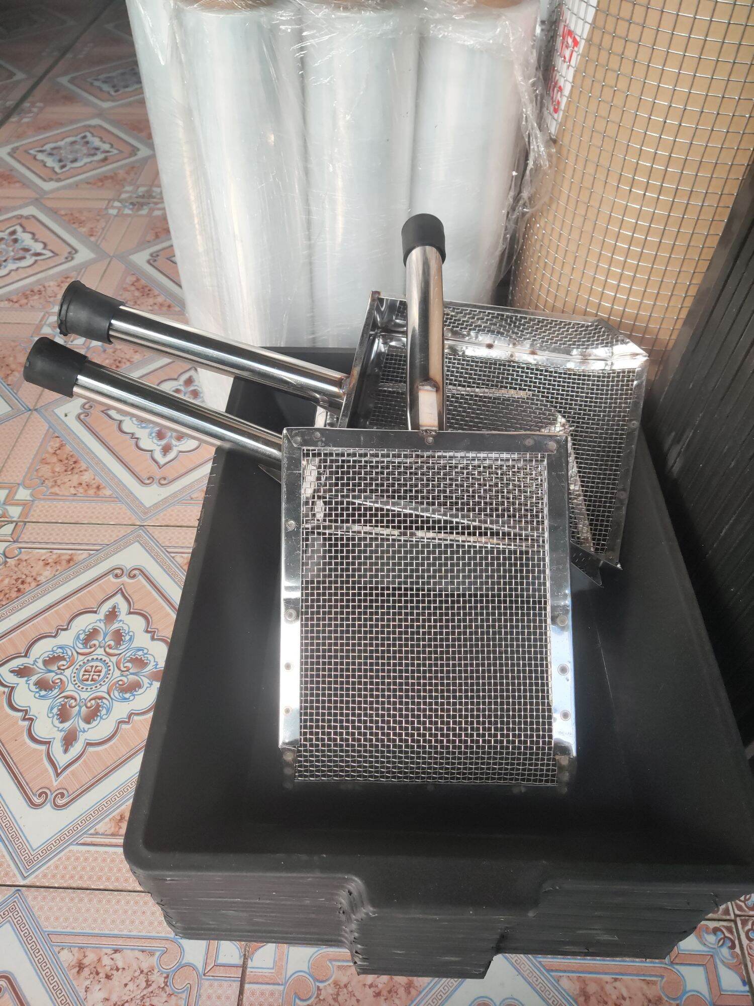 Sàng cát cho gà chọi bằng inox