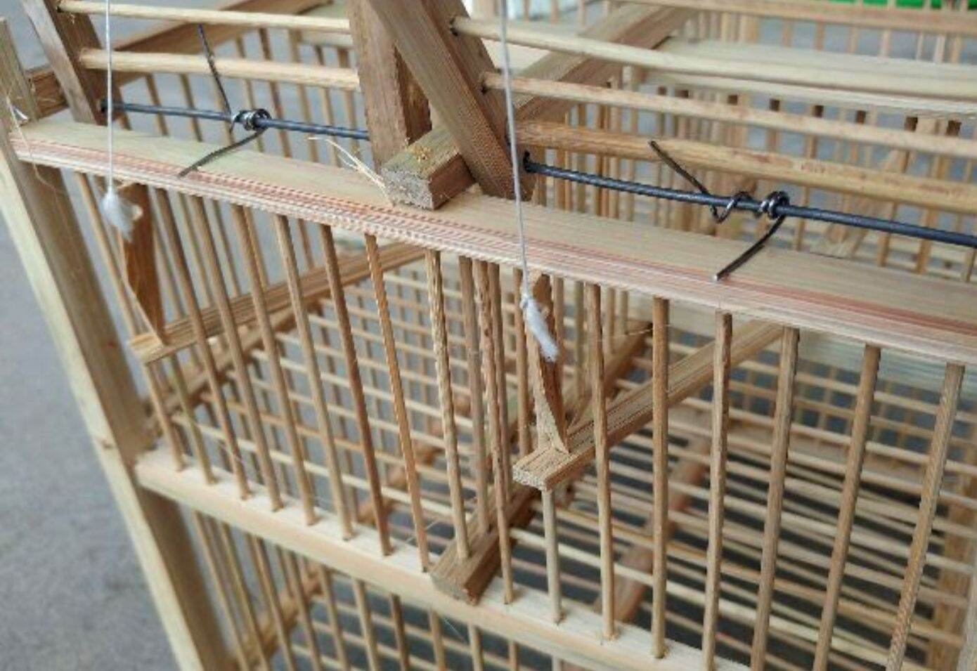 Lồng bẫy chim khuyên 4 cửa chất liệu tre