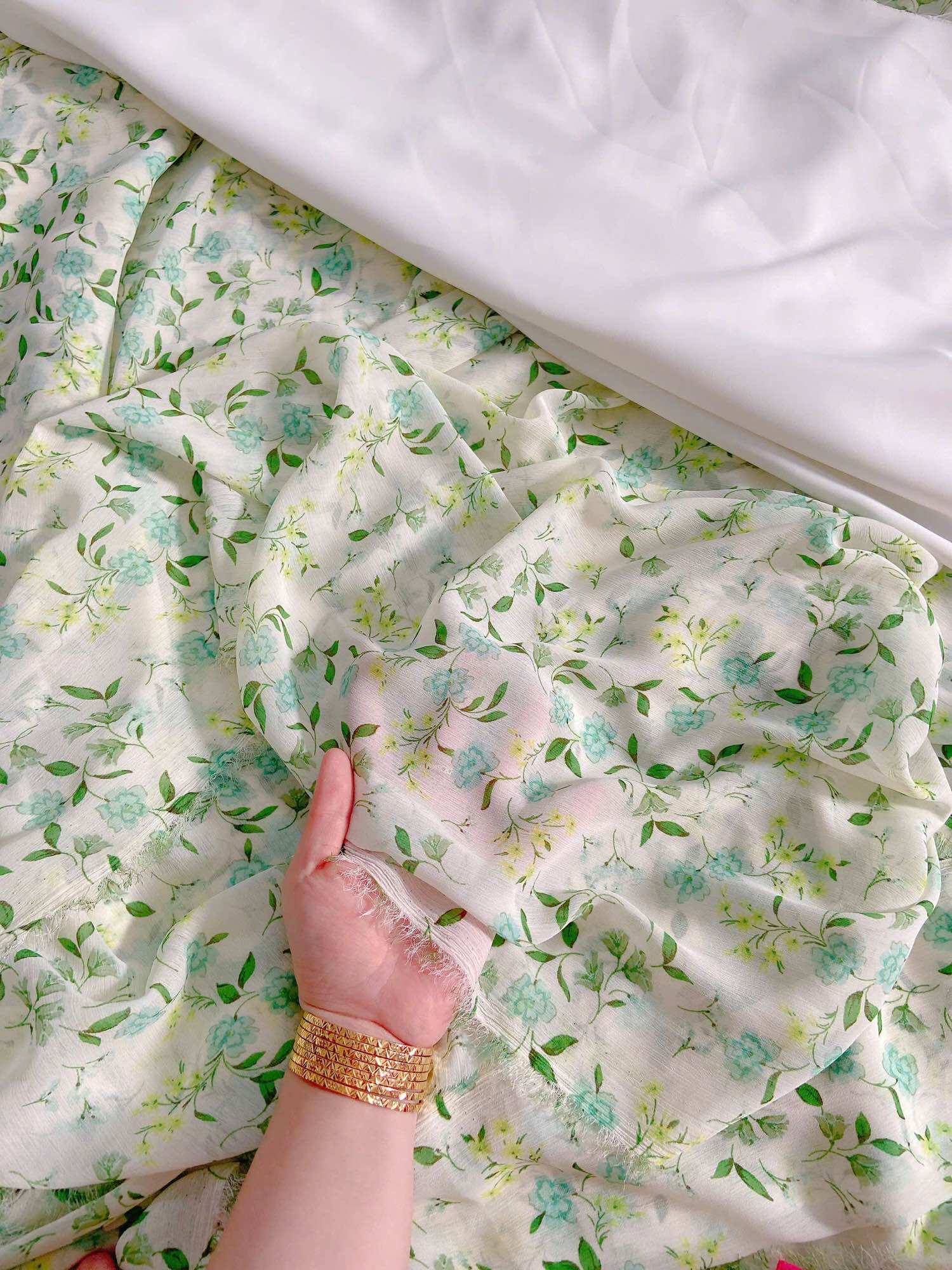 Chiffon Fabric, Soft and Flowing Floral Chiffon, Specialized for Making Dresses, Skirts, Ao Dai, Ba Ba Dresses, and Other Garments [Color Chart 1]