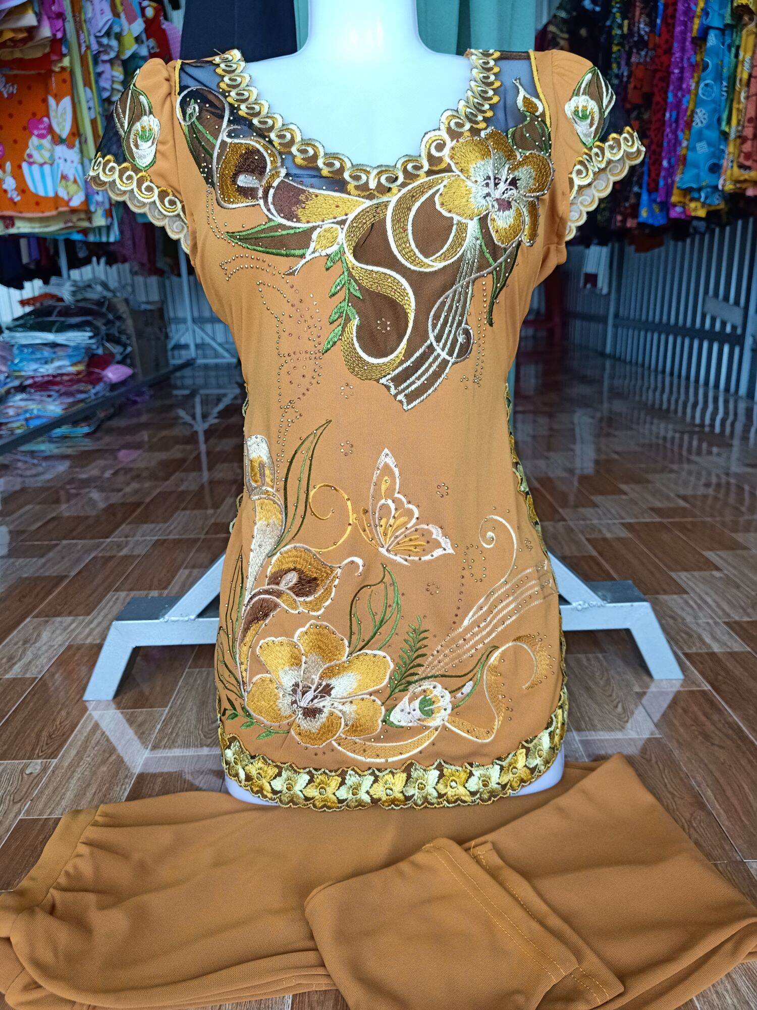 Bộ thun solen xẻ tà thêu hoa đính đá