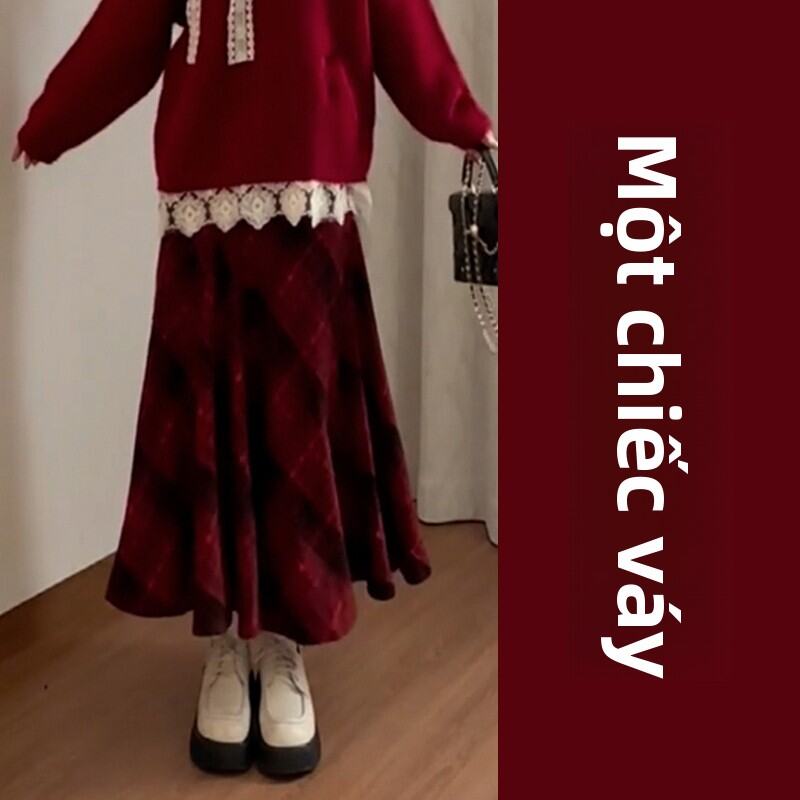 LIRENQING | Bộ Đồ Mùa Thu Đông Màu Đỏ với Áo Trễ Vai Có Nếp và Chân Váy Caro