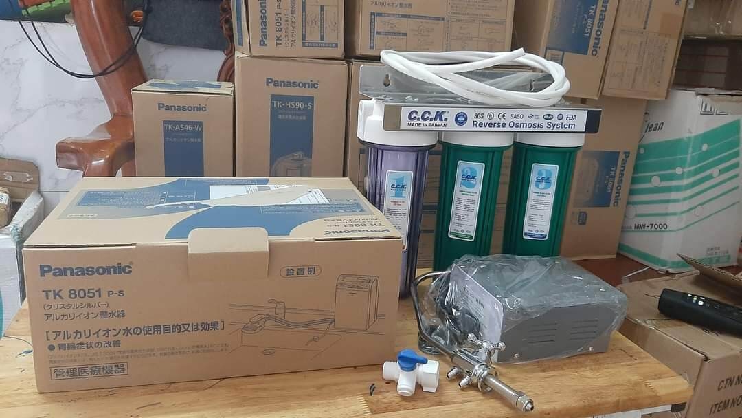 máy lọc nước điện giải panasonic tk 8051 trọn bộ bao gồm phụ kiện gồm lọc thô + biển áp chuyển điện + vòi inot đế lấy nước sử dụng + van chia đầu nguồn. dây+ hướng dẫn sử dụng tiếng việt đầy đủ ak Giá 16,500,000 Đồng*Miễn phí vận chuyển