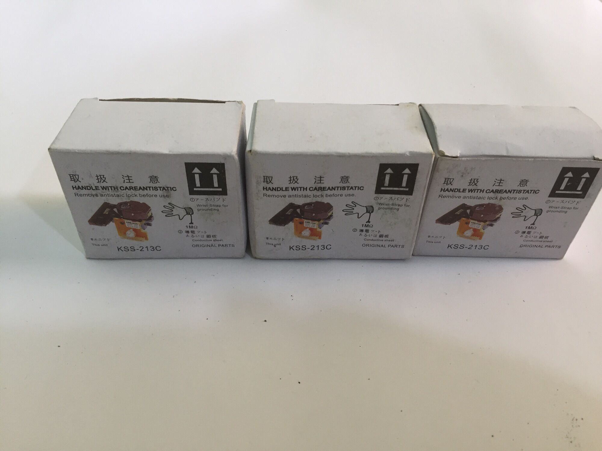 Mắt đầu đĩa cd sony 213