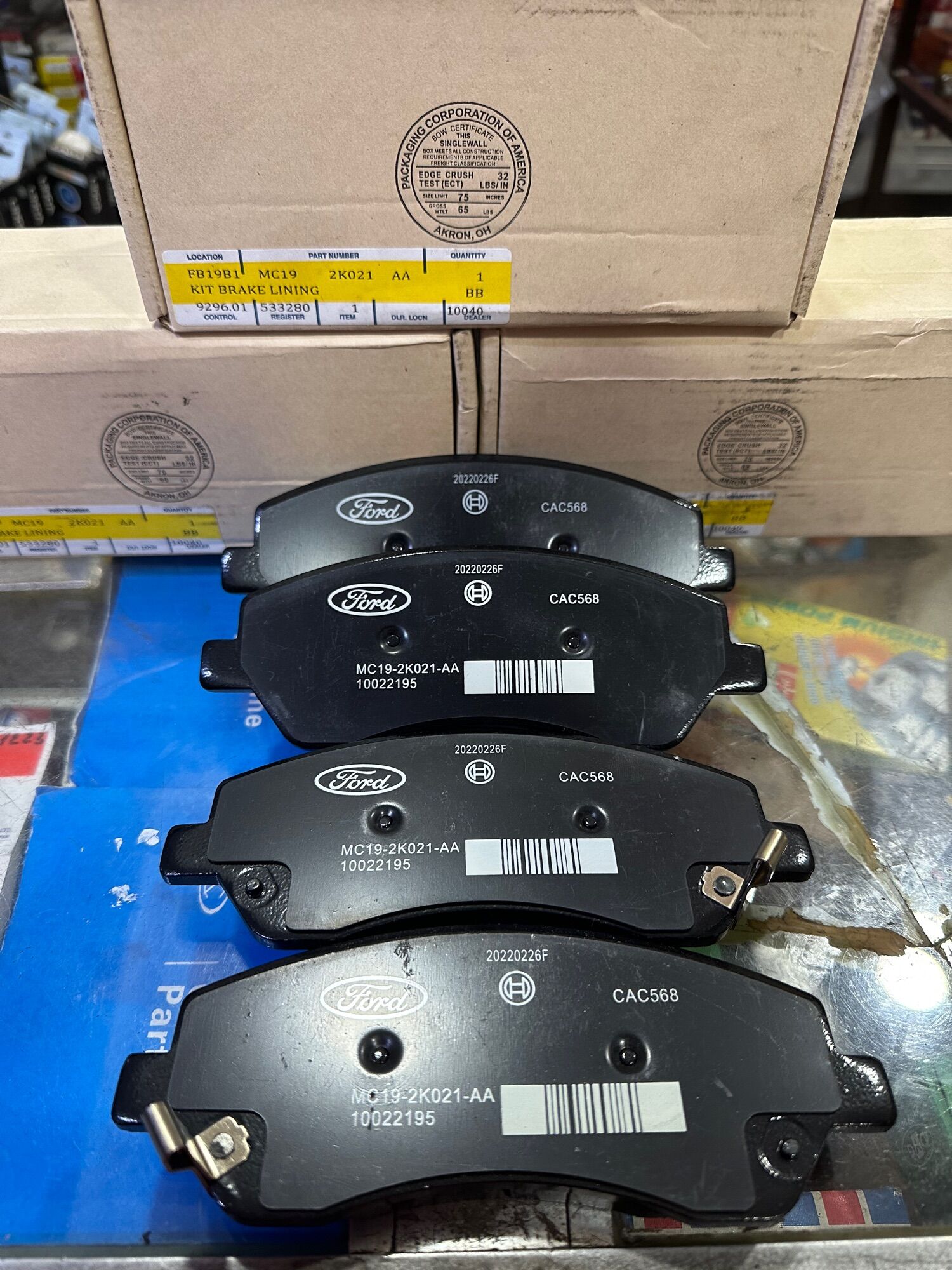 Bố thắng đĩa trước ford transit 2022-2023 chuẩn zin