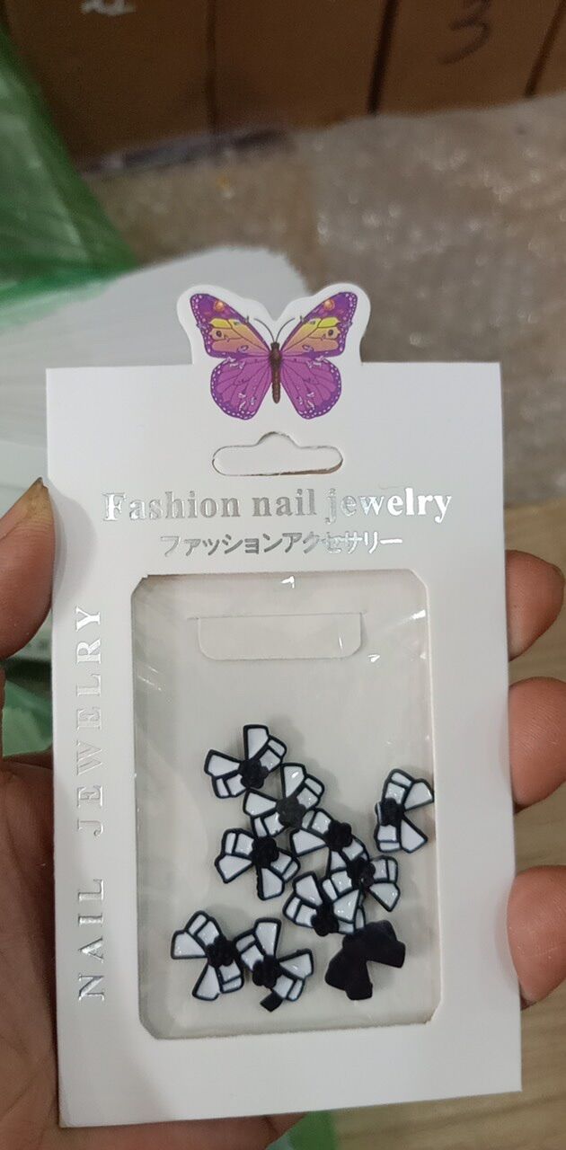 Charm nơ trắng viền đen trang trí móng
