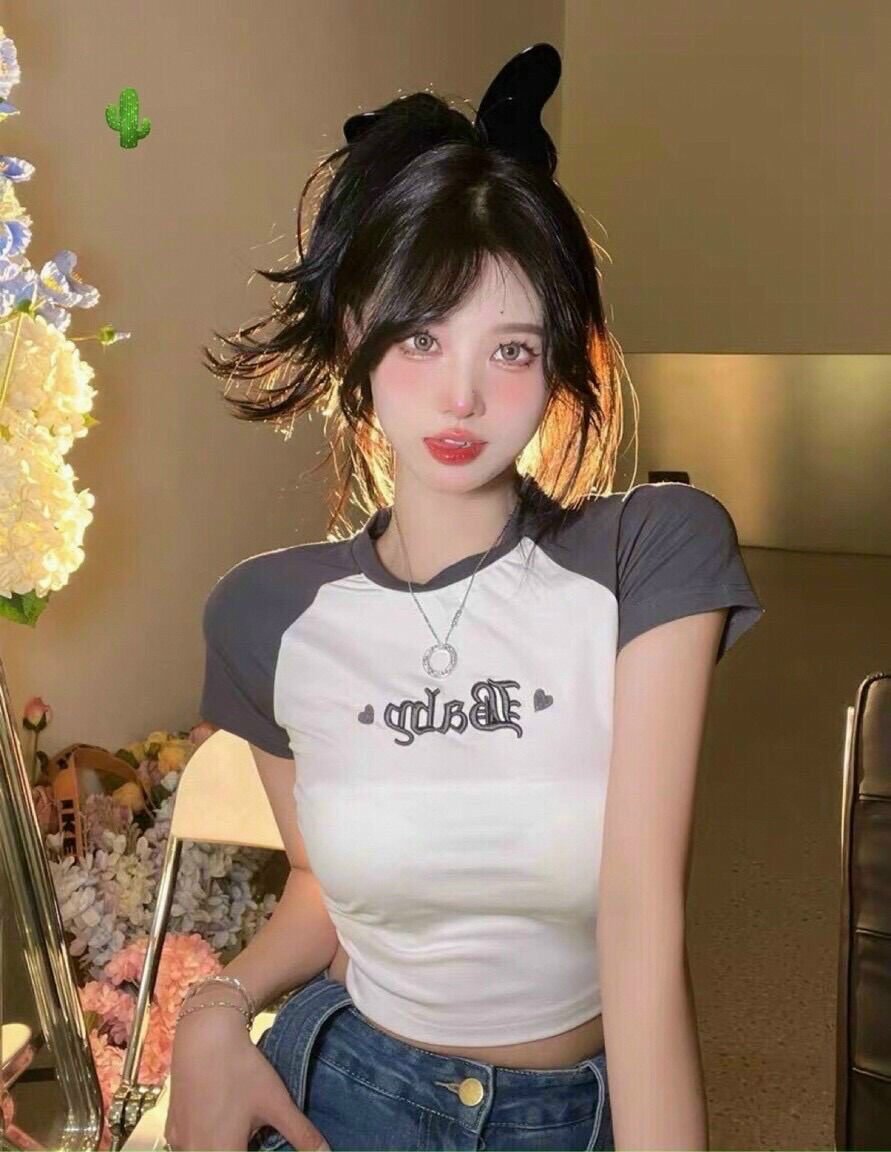 Áo croptop phối tay thêu chữ BB1