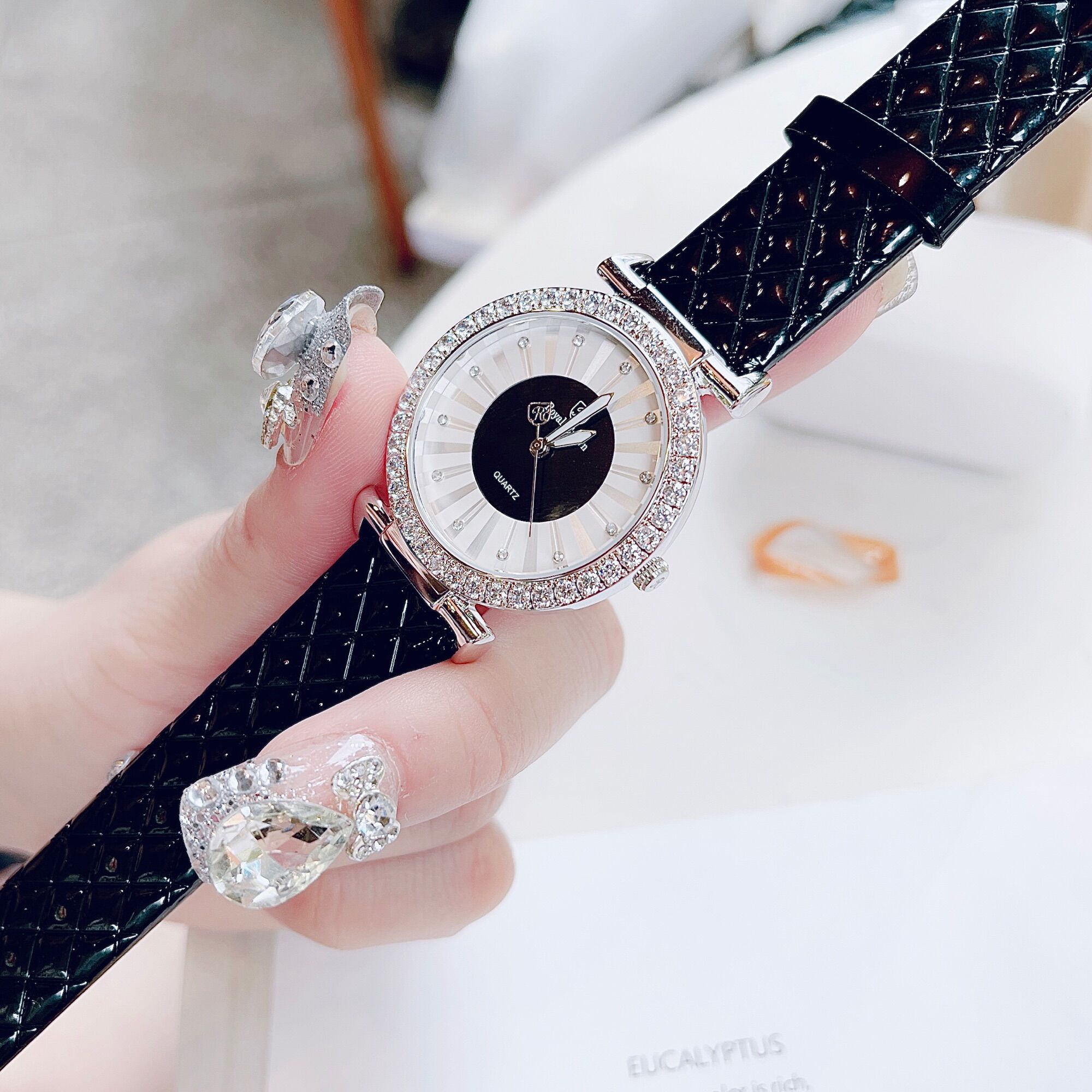 Đồng Hồ Nữ Royal Crown