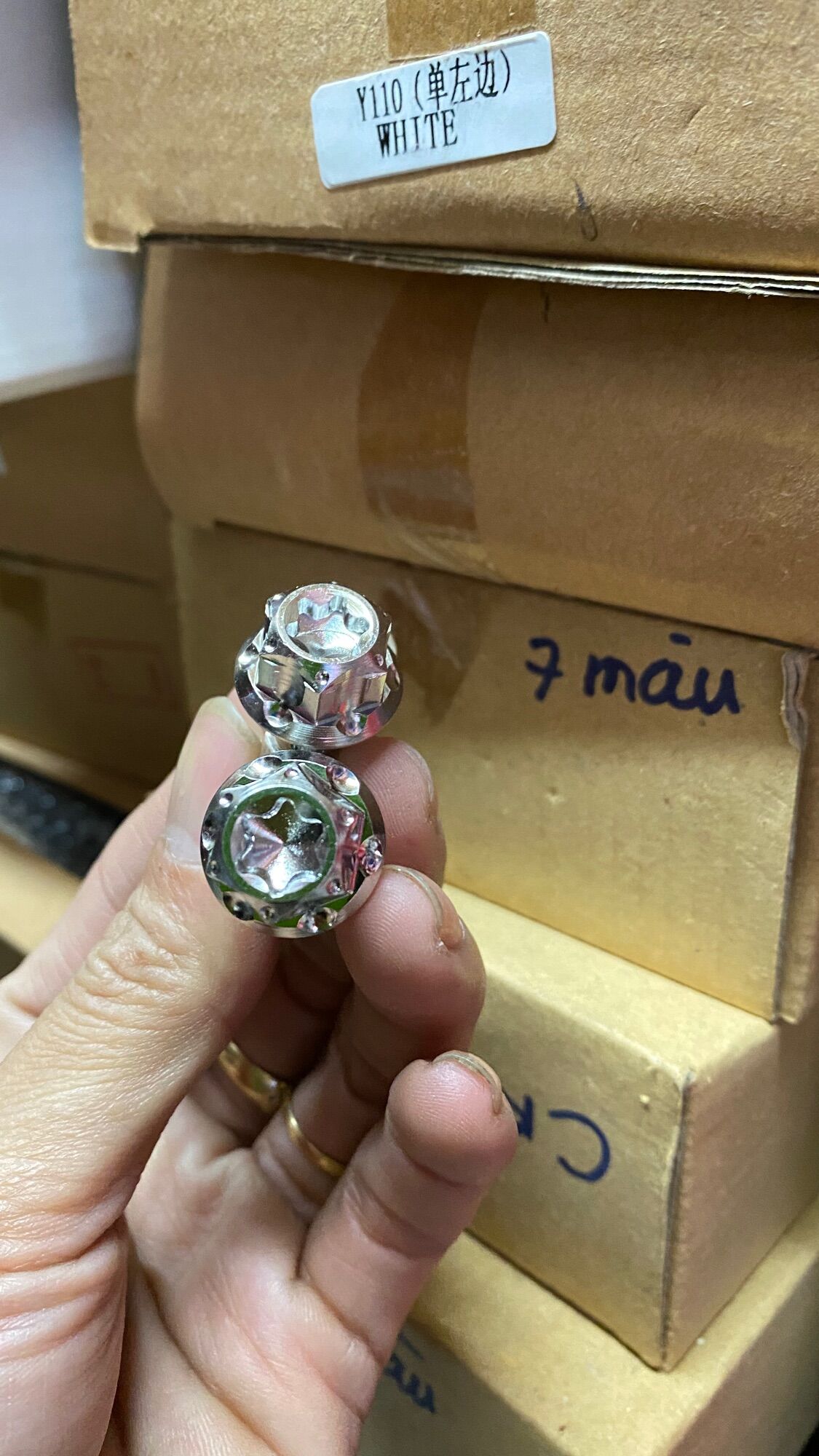 ốc salaya gắn dây heo dầu ( giá 1 con )