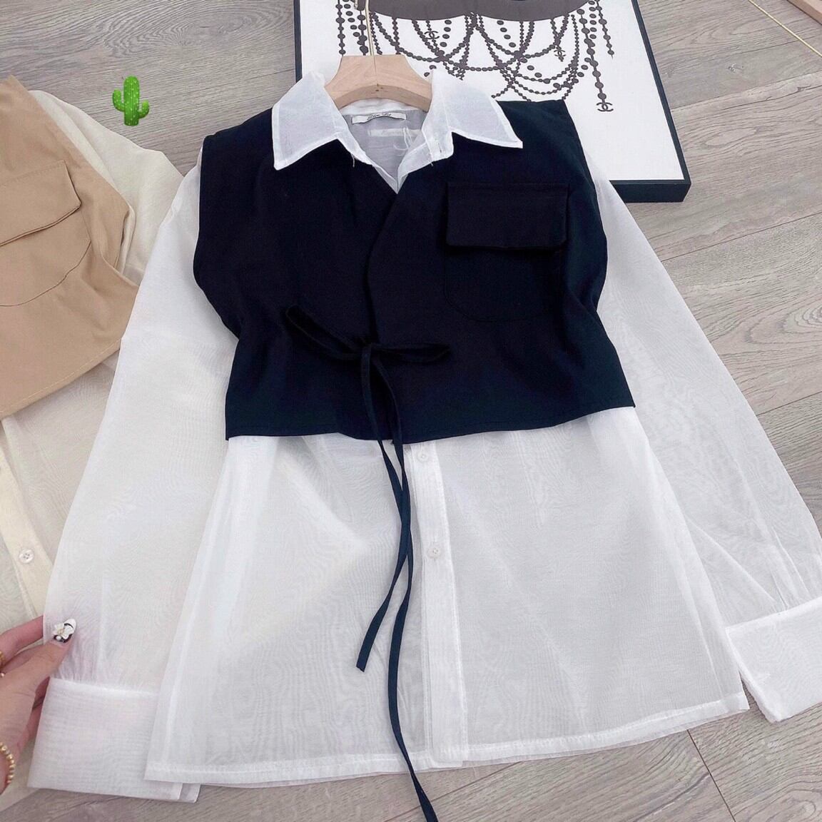 Áo sơ mi đôi kèm vest túi ngực