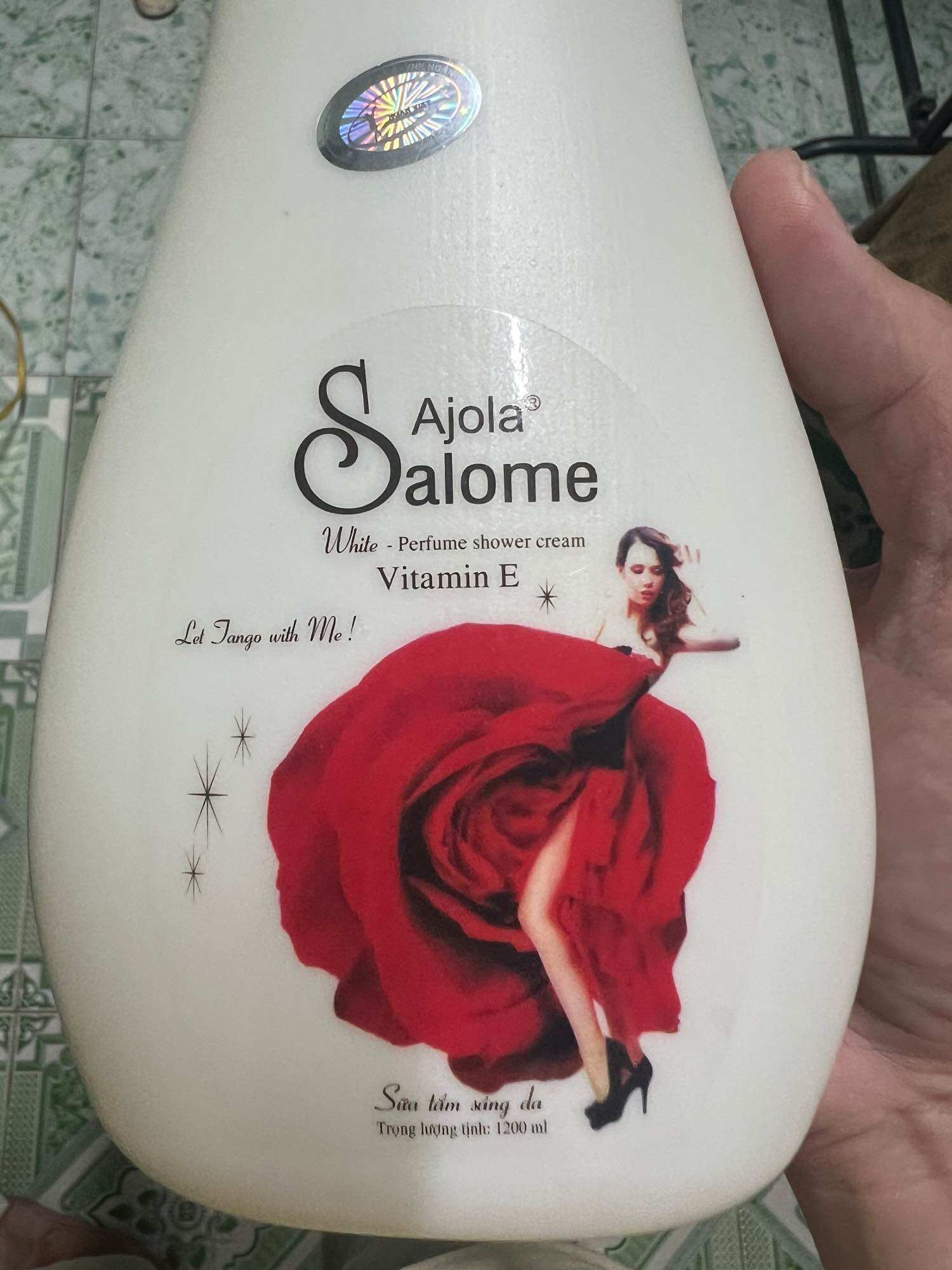 SỮA TẮM NƯỚC HOA MỊN DA SALOME 1000ml