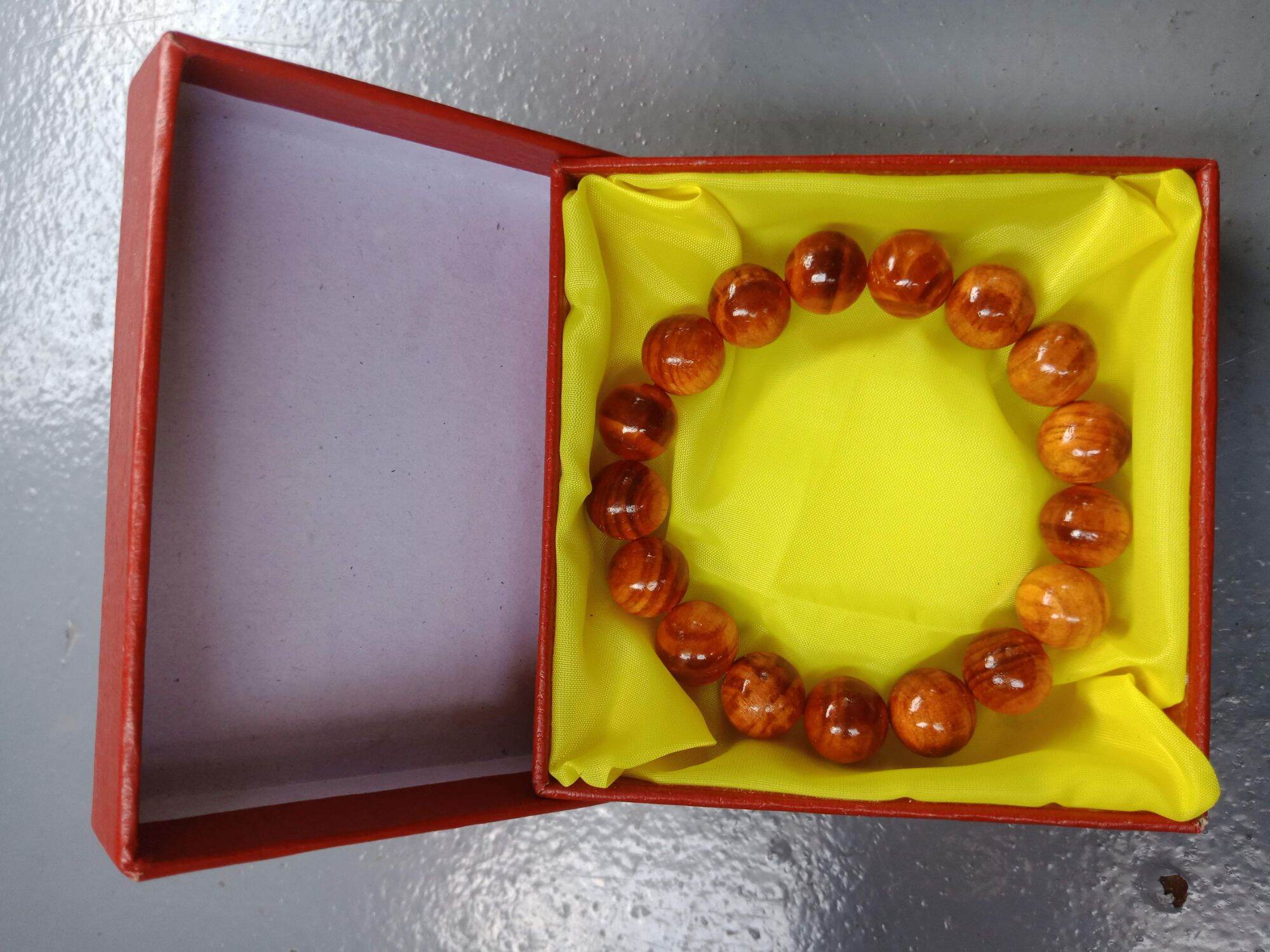 tràng hạt gỗ huyết long