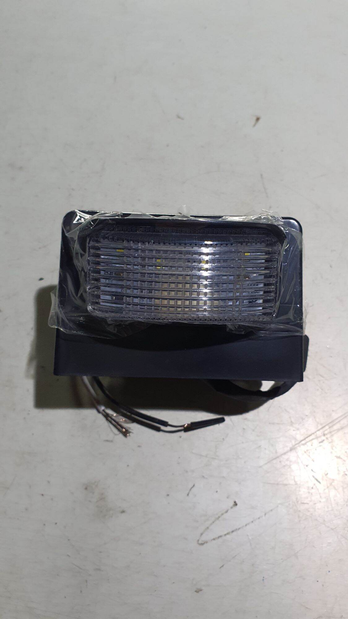 Đèn led nhựa soi biển số ô tô