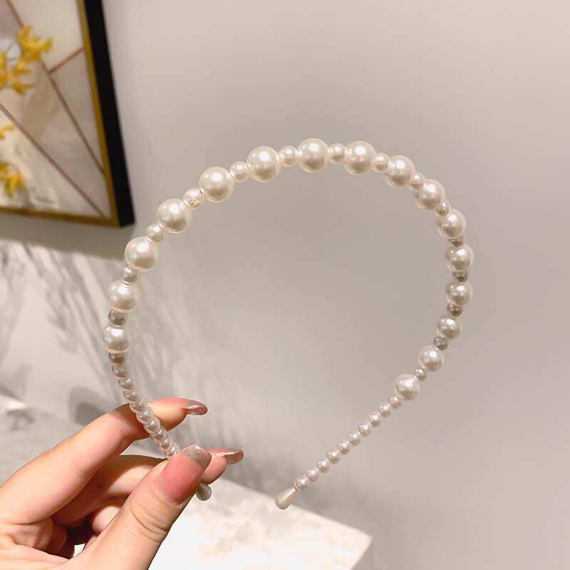 Băng đô cài tóc đính ngọc trai hot trend 2023