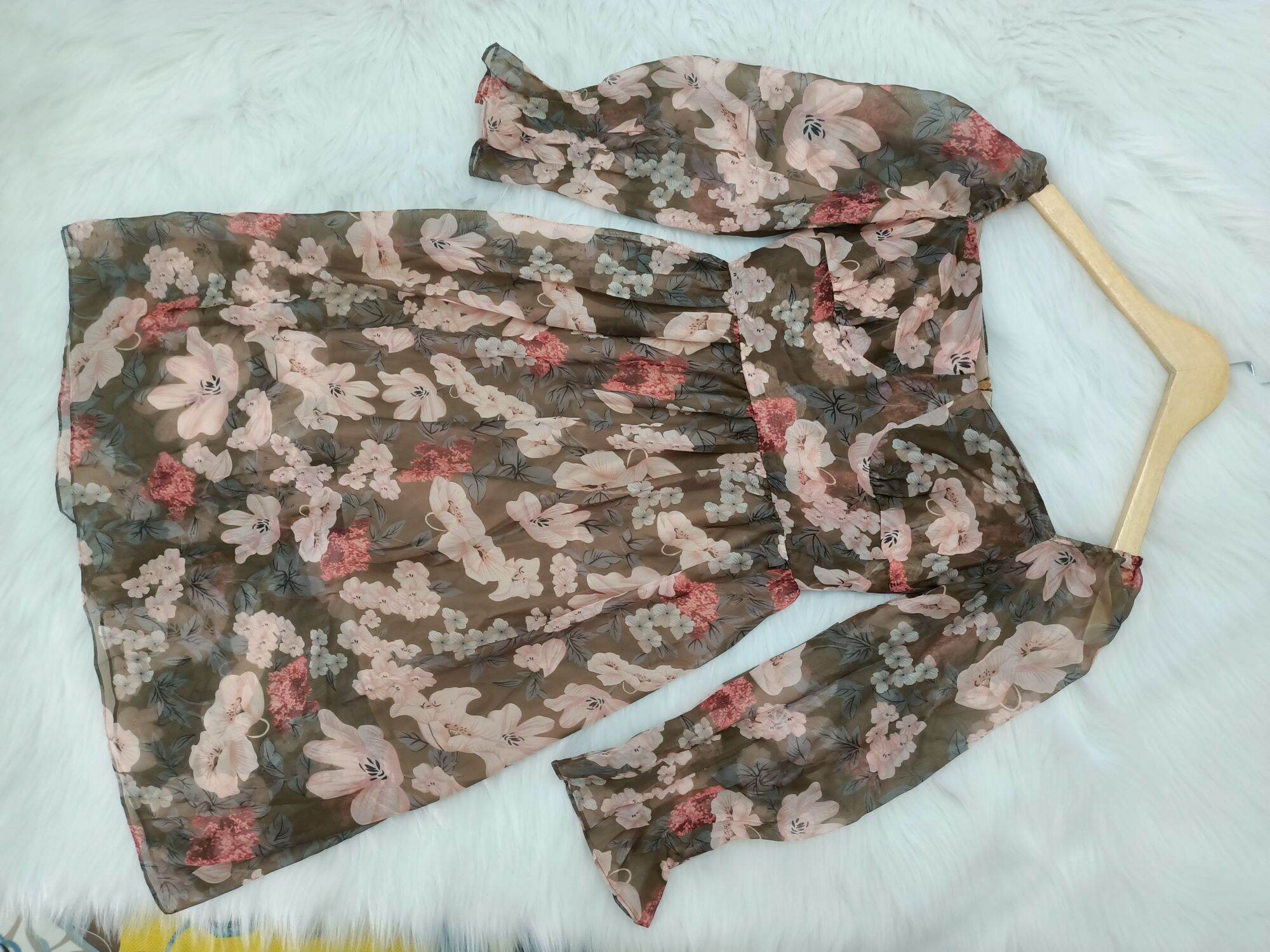 Váy tơ rêu của Bencami, size S