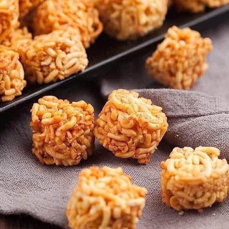 Lốc 12 gói snach mì viên thái lan
