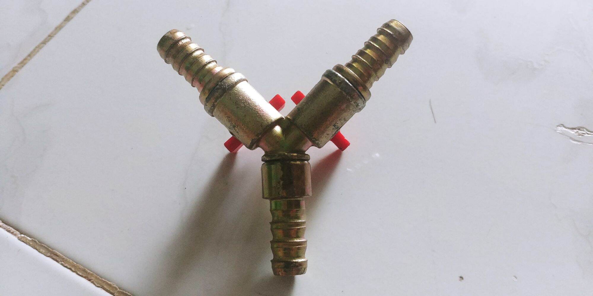 1 CÁI Y CHIA DÂY GAS RA 2 BẾP GAS CÓ VAN KHÓA.TẶNG KÈM 3 ĐAI SIẾT.