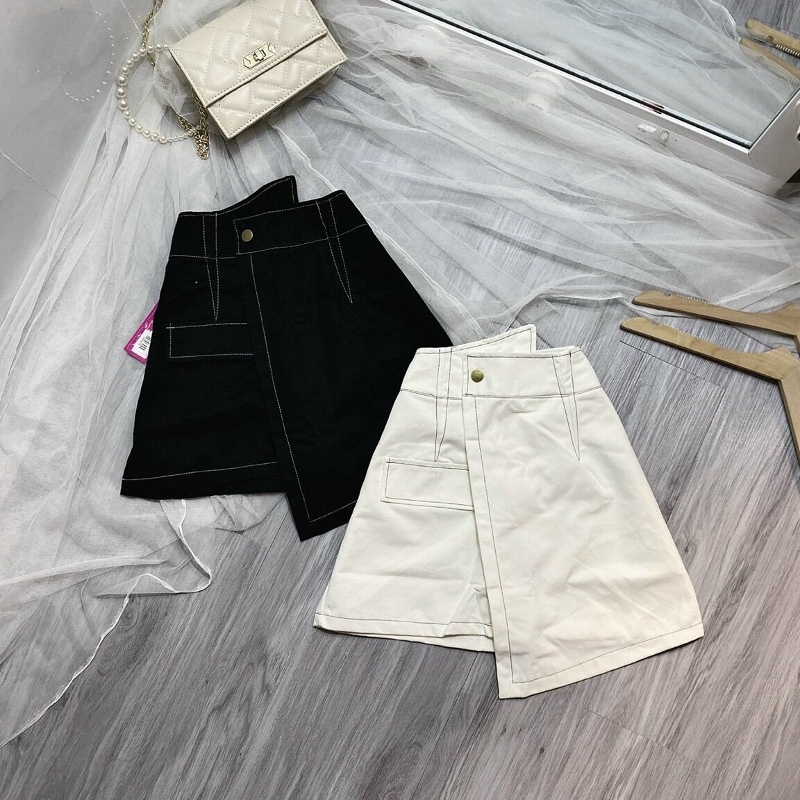 Chân Váy Kaki Đắp Chéo Chỉ Nổi